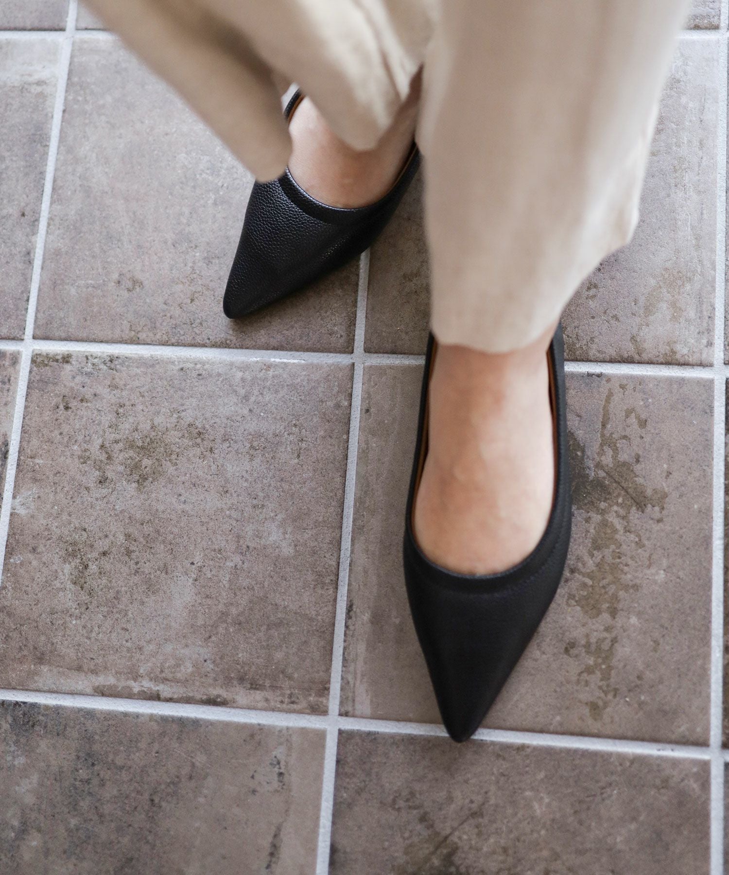 柔らか素材ポインテッドトゥフラットパンプス 一部4月上旬入荷予定