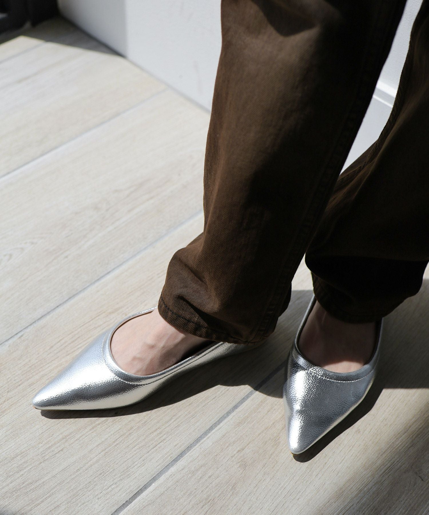 柔らか素材ポインテッドトゥフラットパンプス 一部4月上旬入荷予定