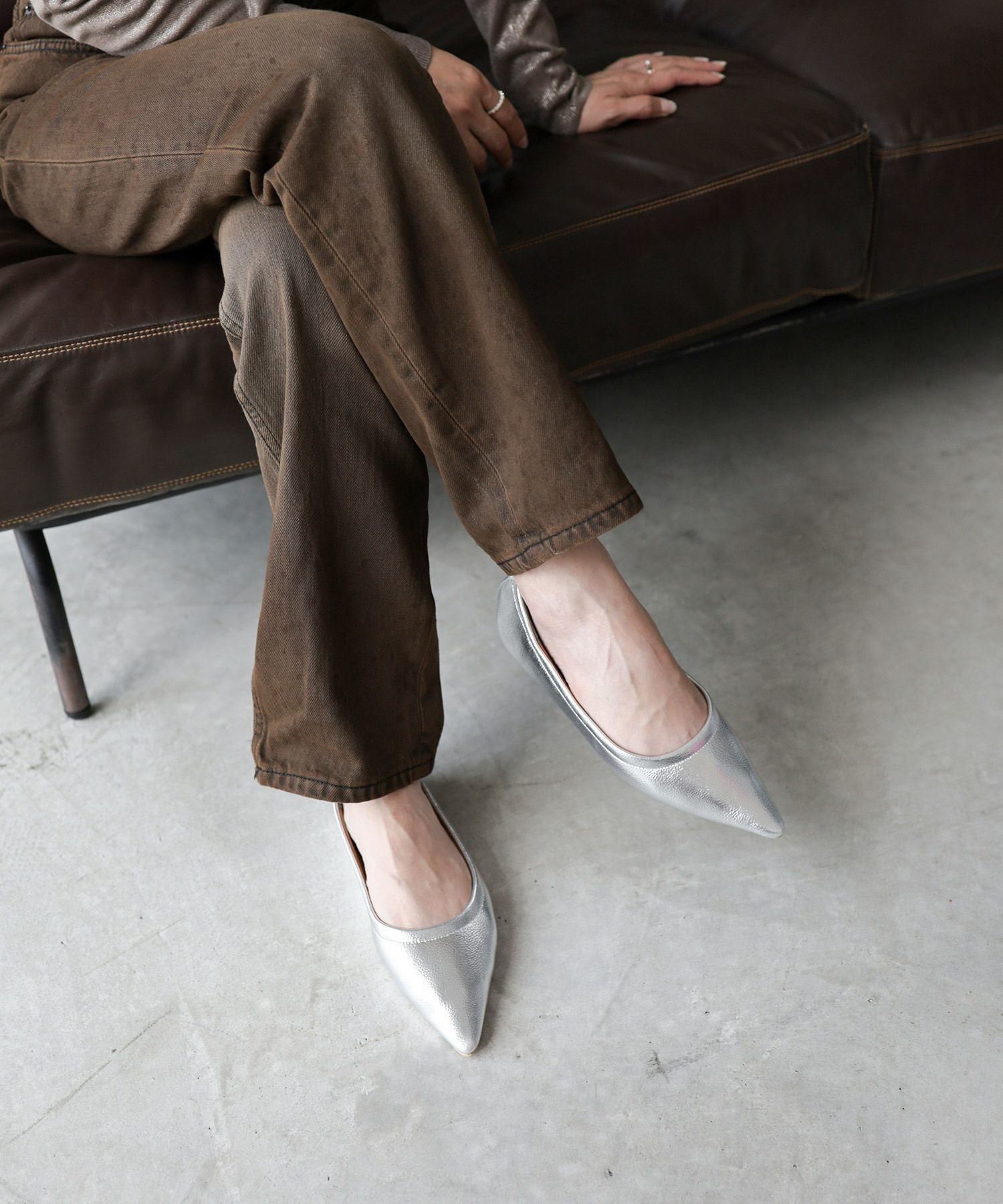 柔らか素材ポインテッドトゥフラットパンプス 一部4月上旬入荷予定