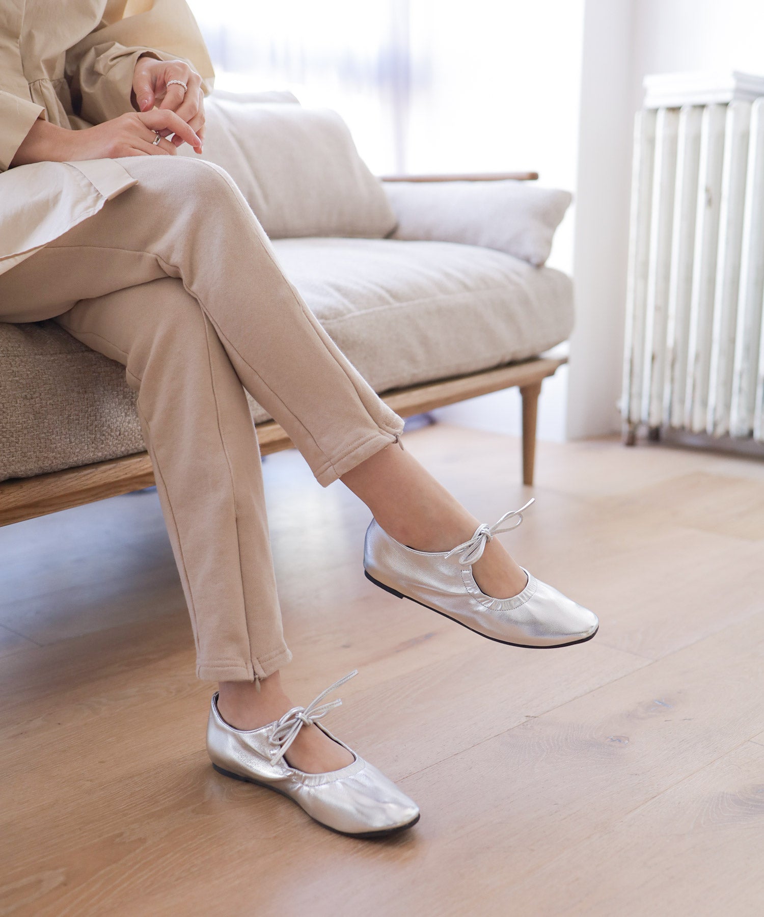 スムース素材レースアップリボンバレエシューズ▲返品不可