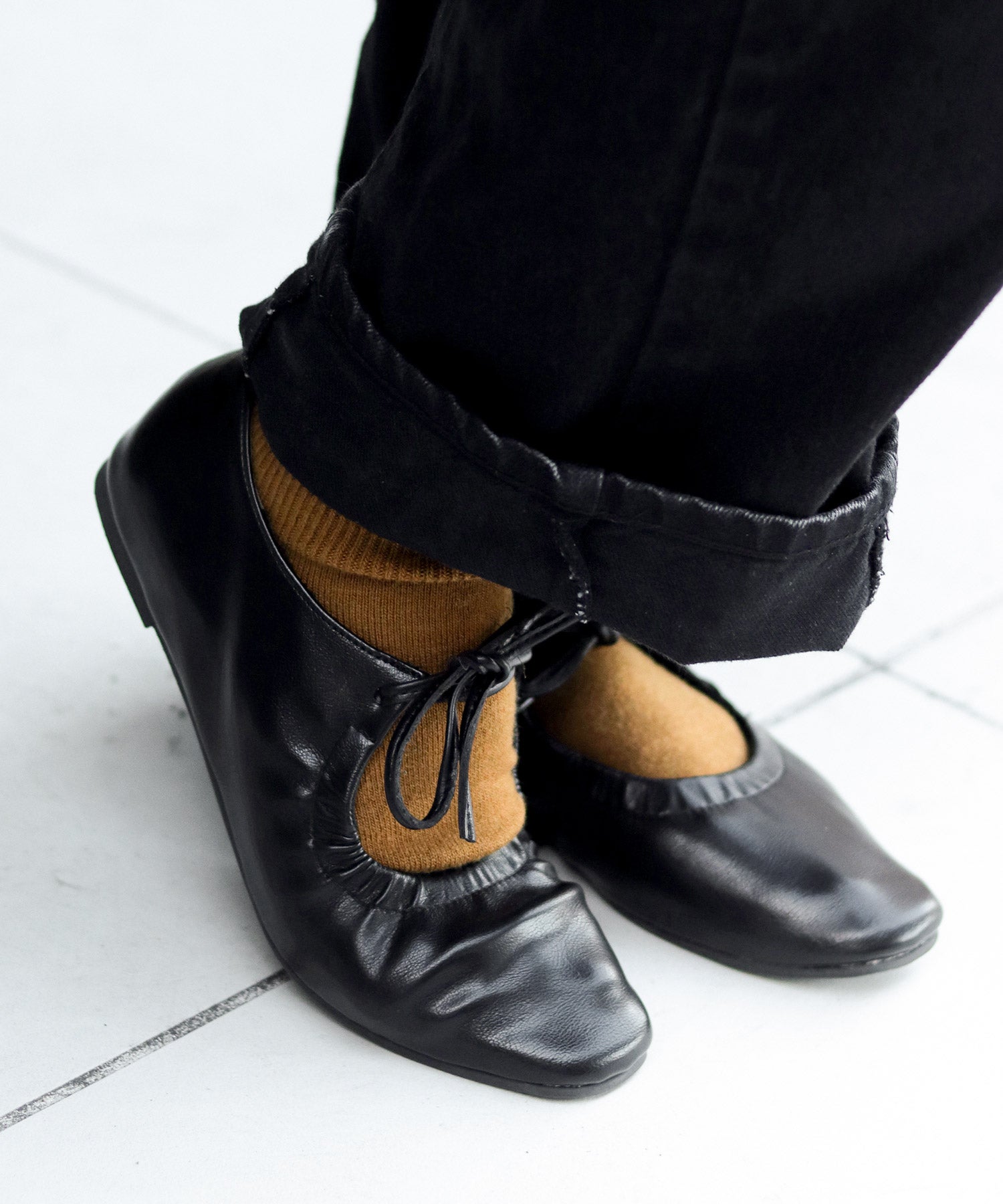 スムース素材レースアップリボンバレエシューズ▲返品不可