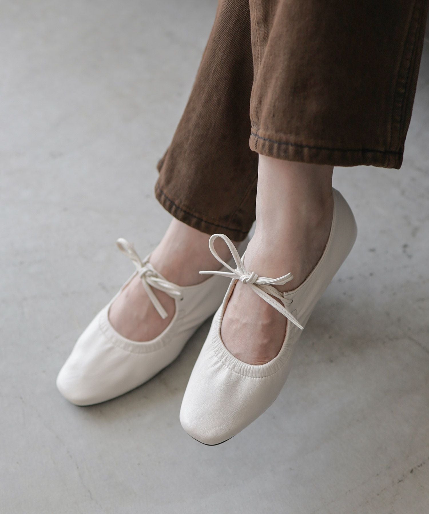 スムース素材レースアップリボンバレエシューズ▲返品不可