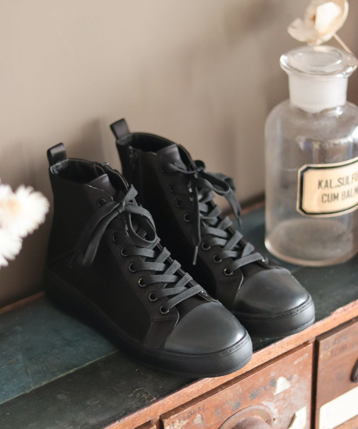 サテン素材８ホールレースアップ厚底スニーカー▲返品不可