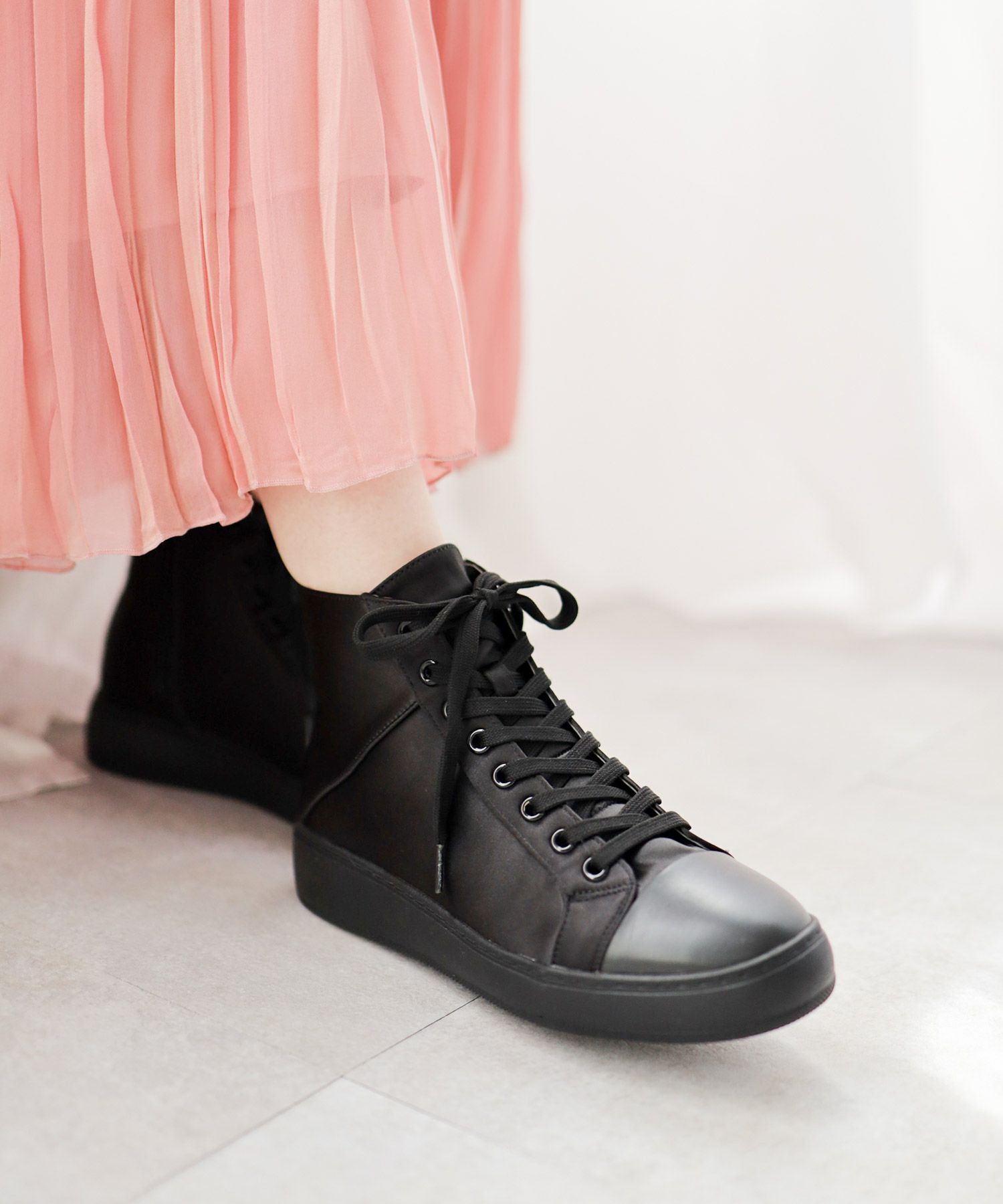 サテン素材8ホールレースアップ厚底スニーカー▲返品不可