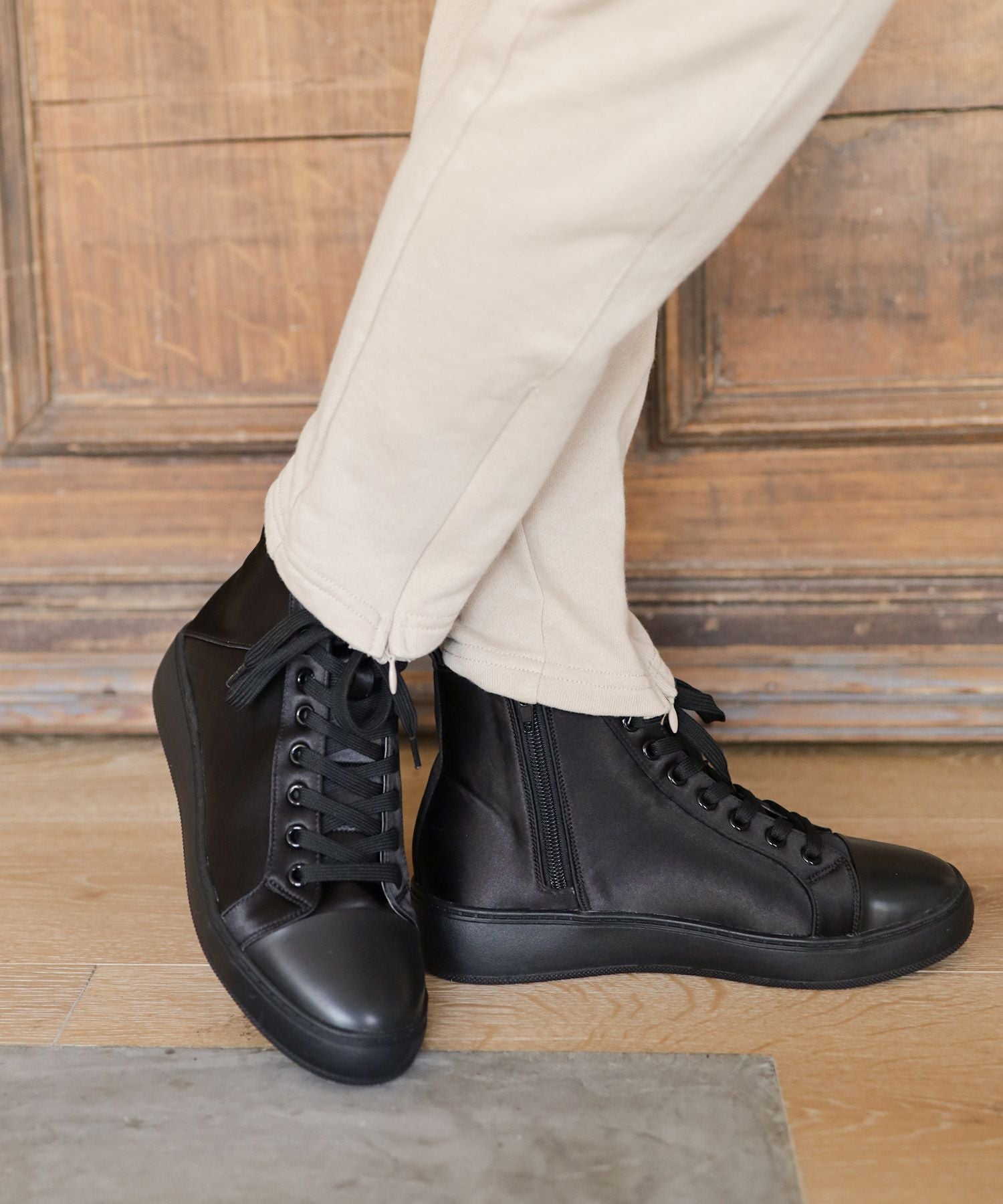 サテン素材８ホールレースアップ厚底スニーカー▲返品不可