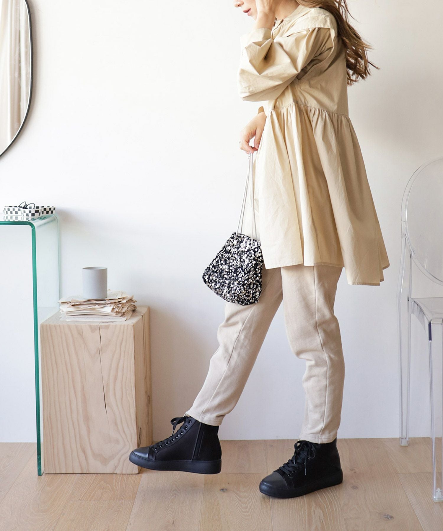 サテン素材８ホールレースアップ厚底スニーカー▲返品不可