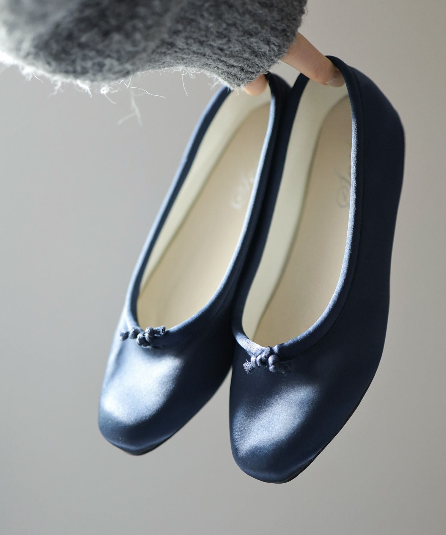 柔らかフィットサテンバレエシューズ ▲返品不可