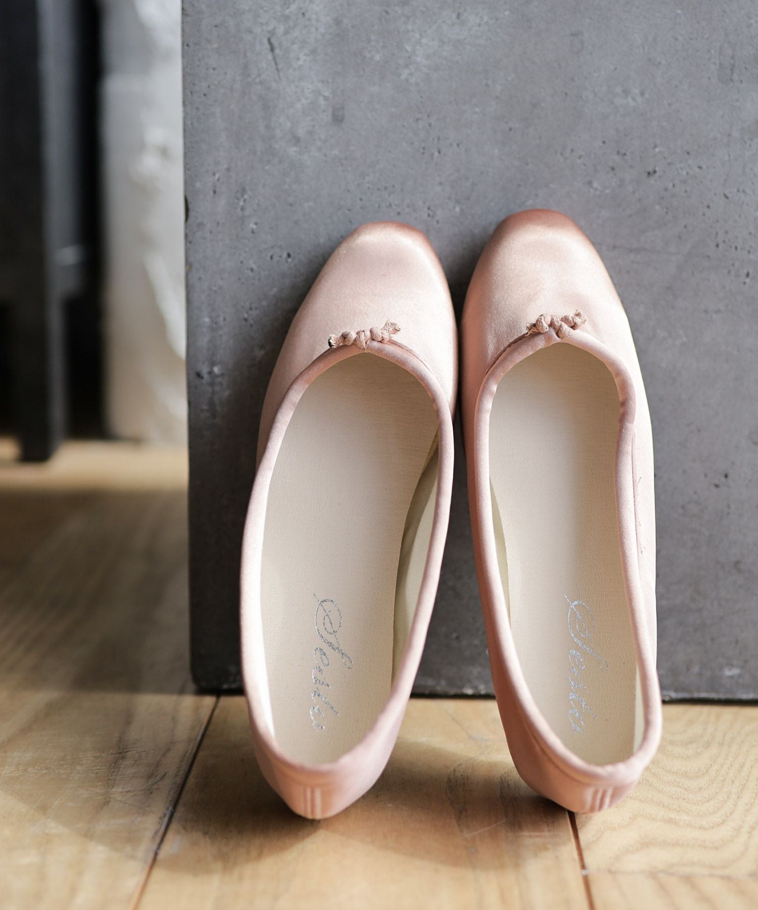 柔らかフィットサテンバレエシューズ ▲返品不可