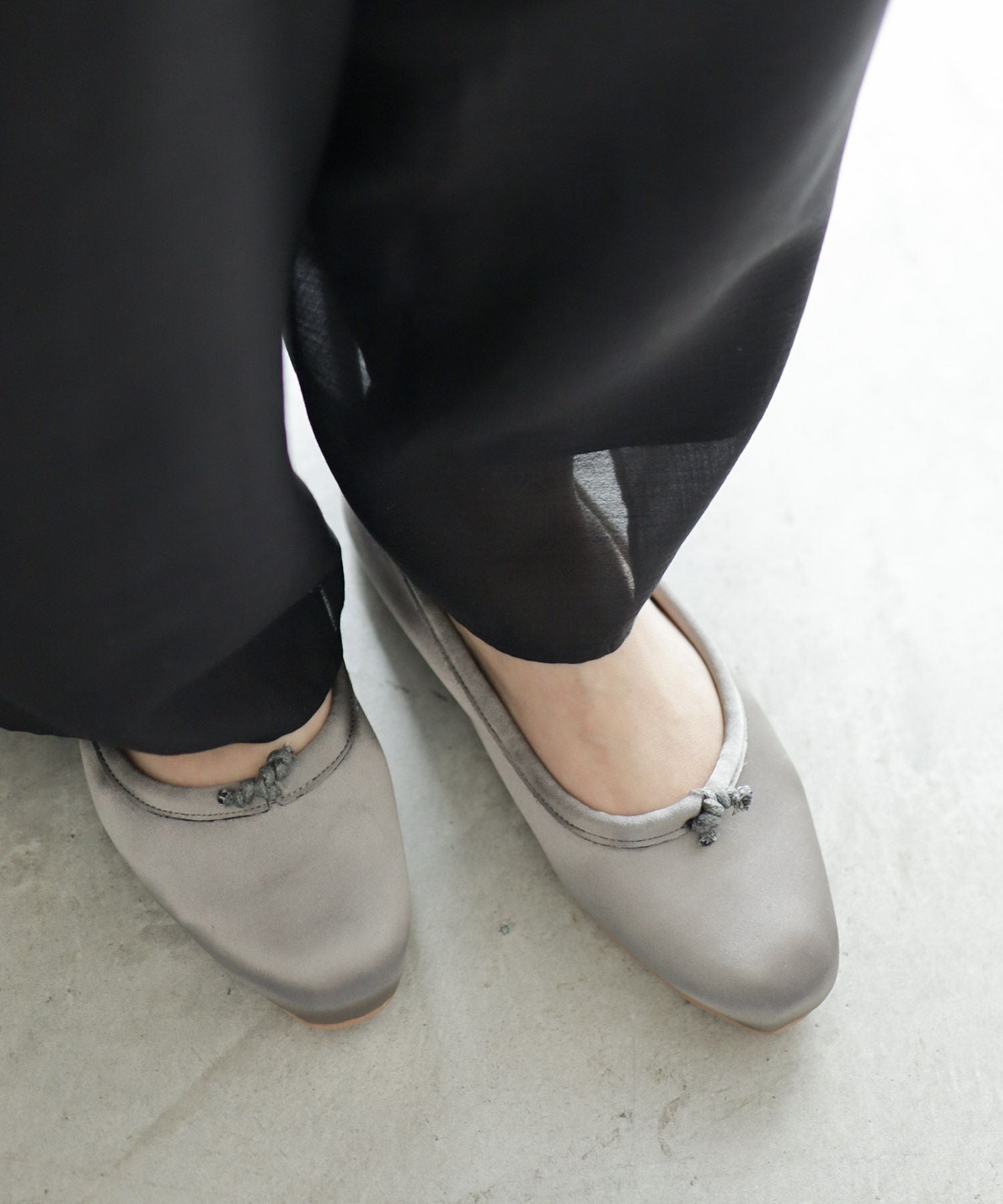 柔らかフィットサテンバレエシューズ ▲返品不可