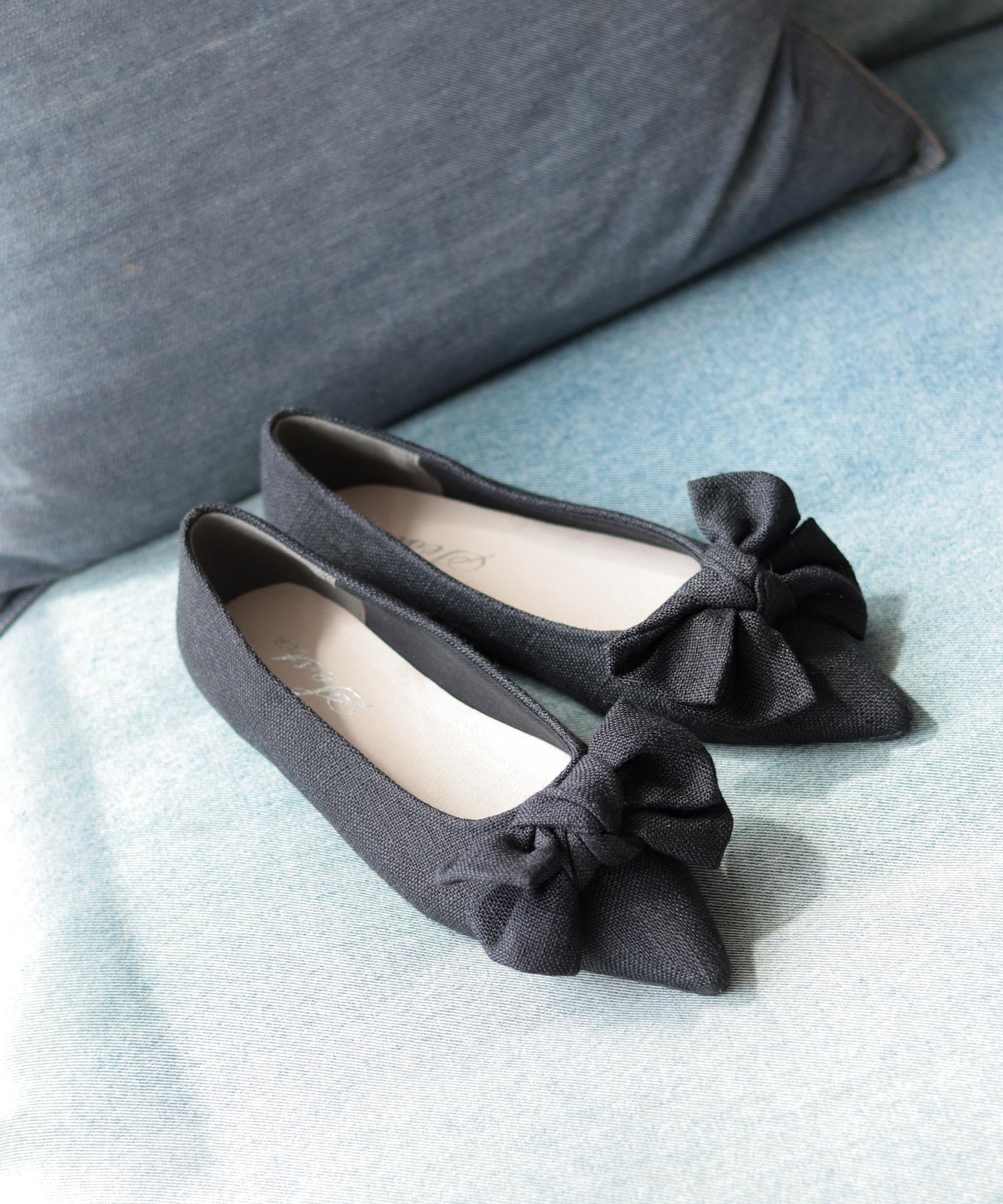 ポインテッドトゥリボンフラットパンプス