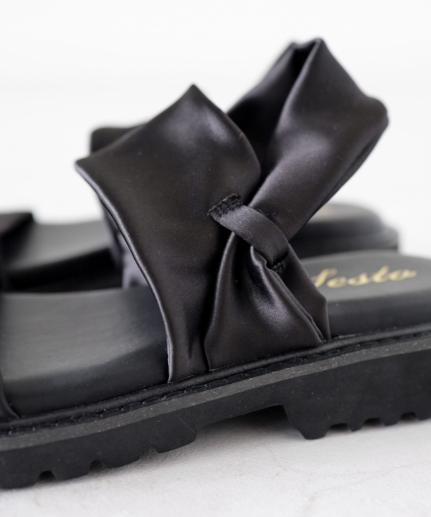 ストレッチサテン軽量厚底サンダル 一部3月下旬入荷予約商品