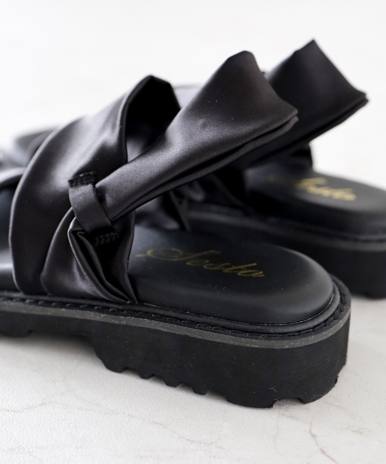 ストレッチサテン軽量厚底サンダル 一部3月下旬入荷予約商品