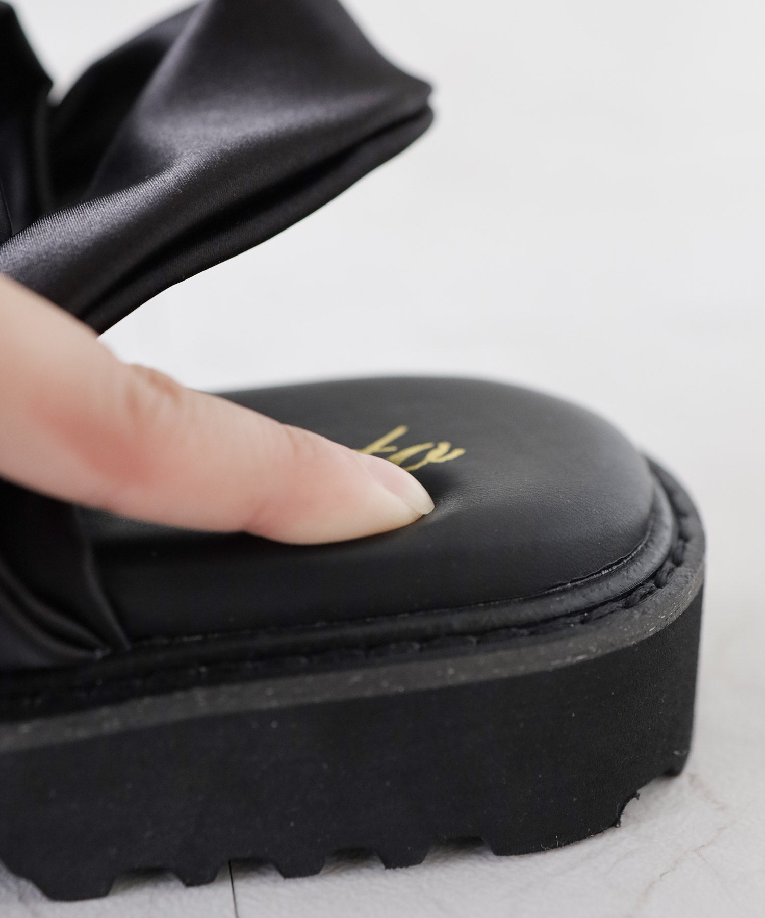 ストレッチサテン軽量厚底サンダル 一部3月下旬入荷予約商品