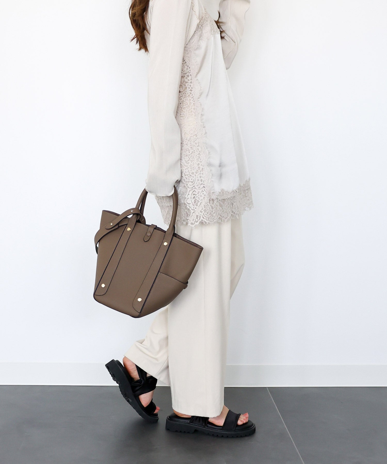 ストレッチサテン軽量厚底サンダル 一部3月下旬入荷予約商品