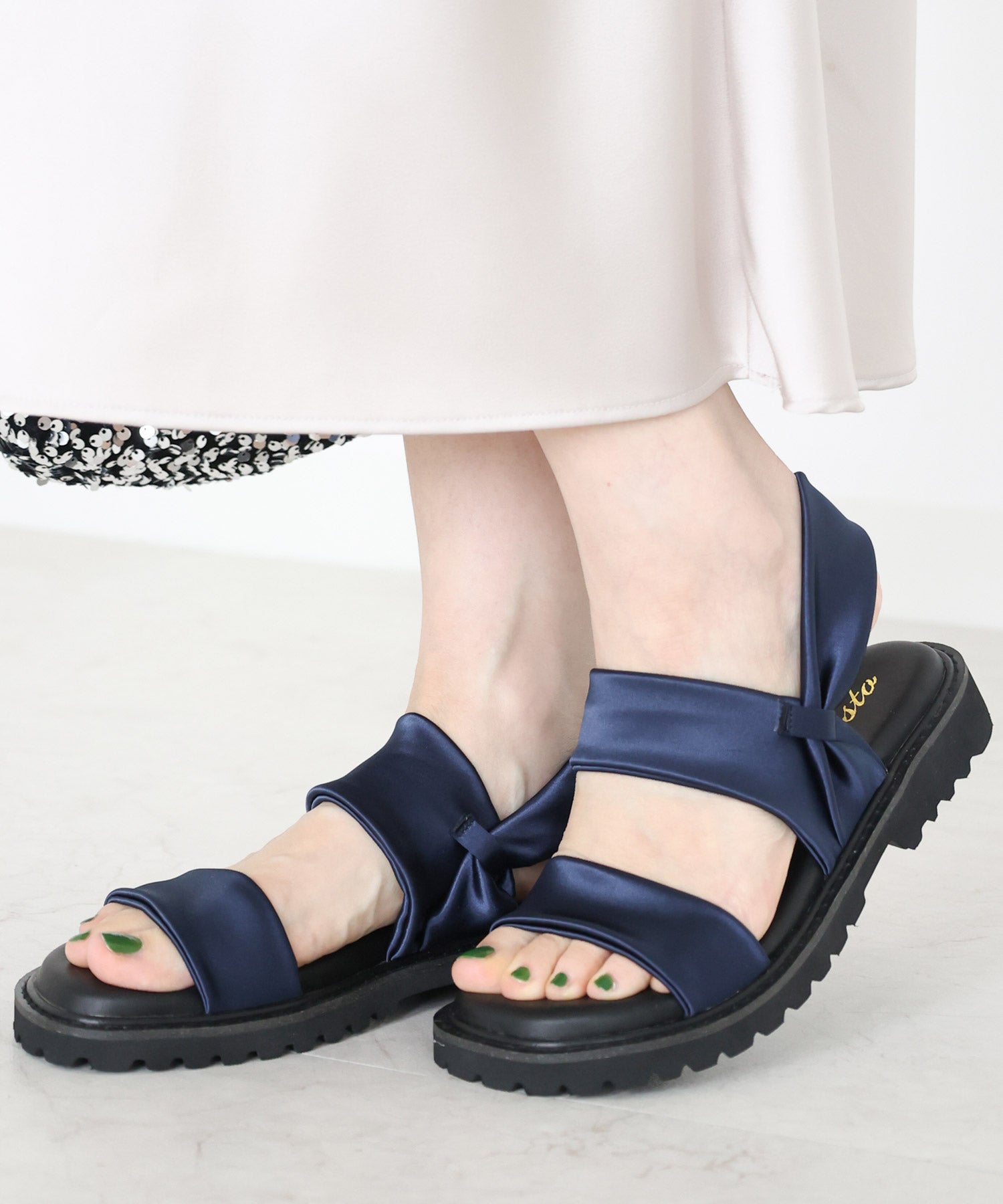 ストレッチサテン軽量厚底サンダル 一部3月下旬入荷予約商品