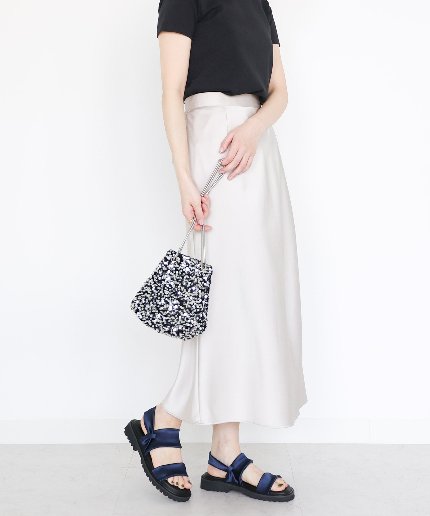 ストレッチサテン軽量厚底サンダル 一部3月下旬入荷予約商品