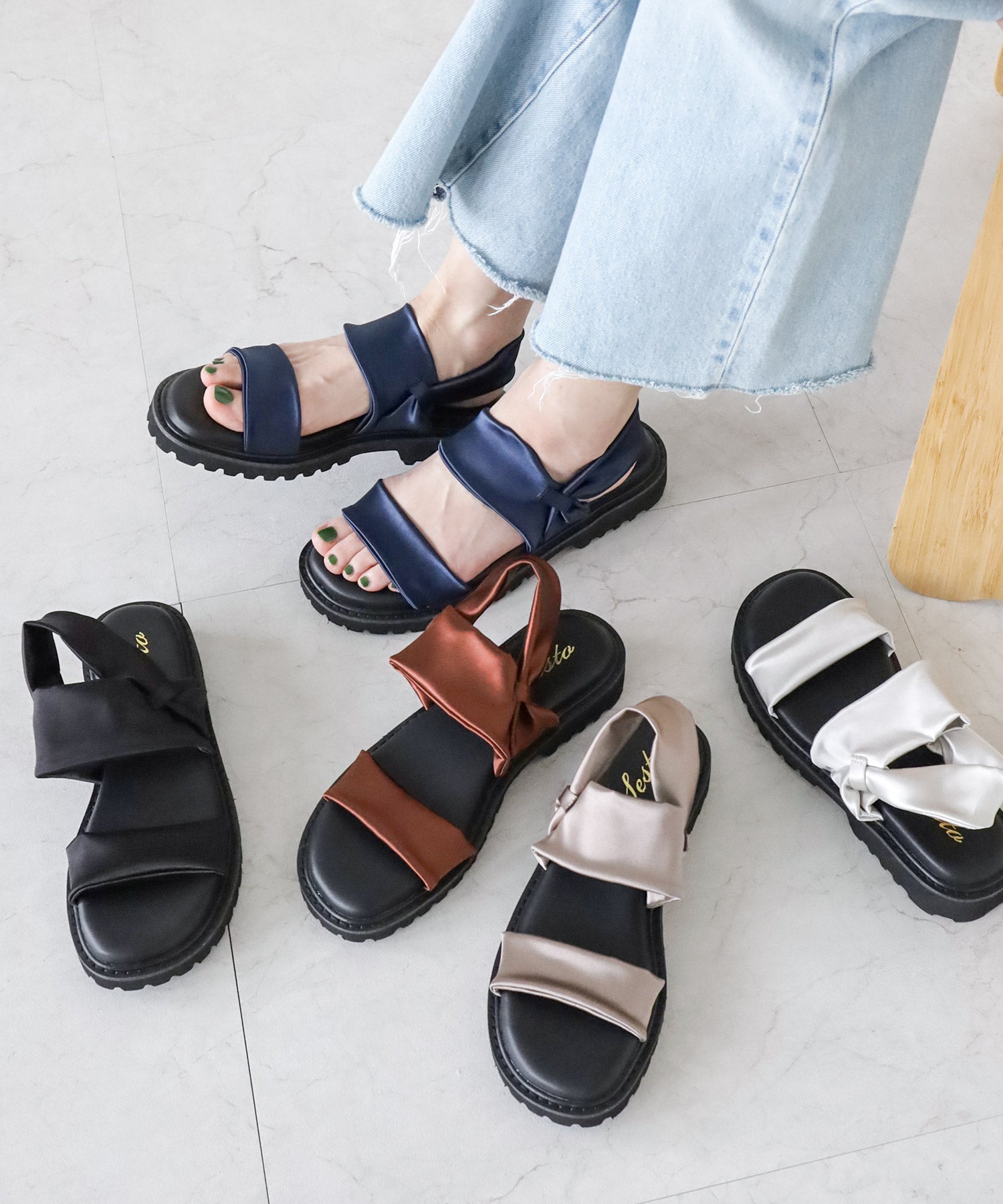 ストレッチサテン軽量厚底サンダル 一部3月下旬入荷予約商品