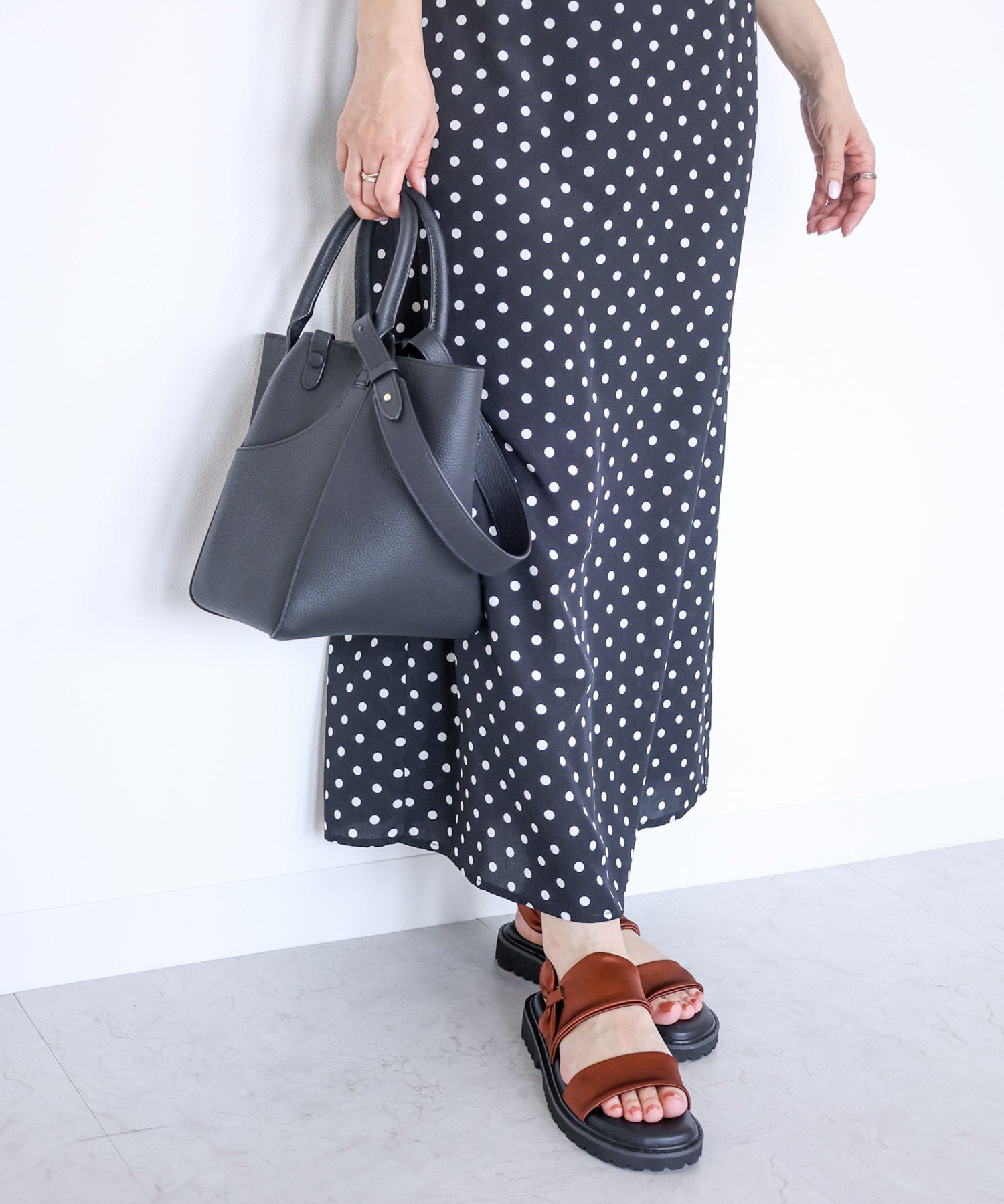 ストレッチサテン軽量厚底サンダル 一部3月下旬入荷予約商品