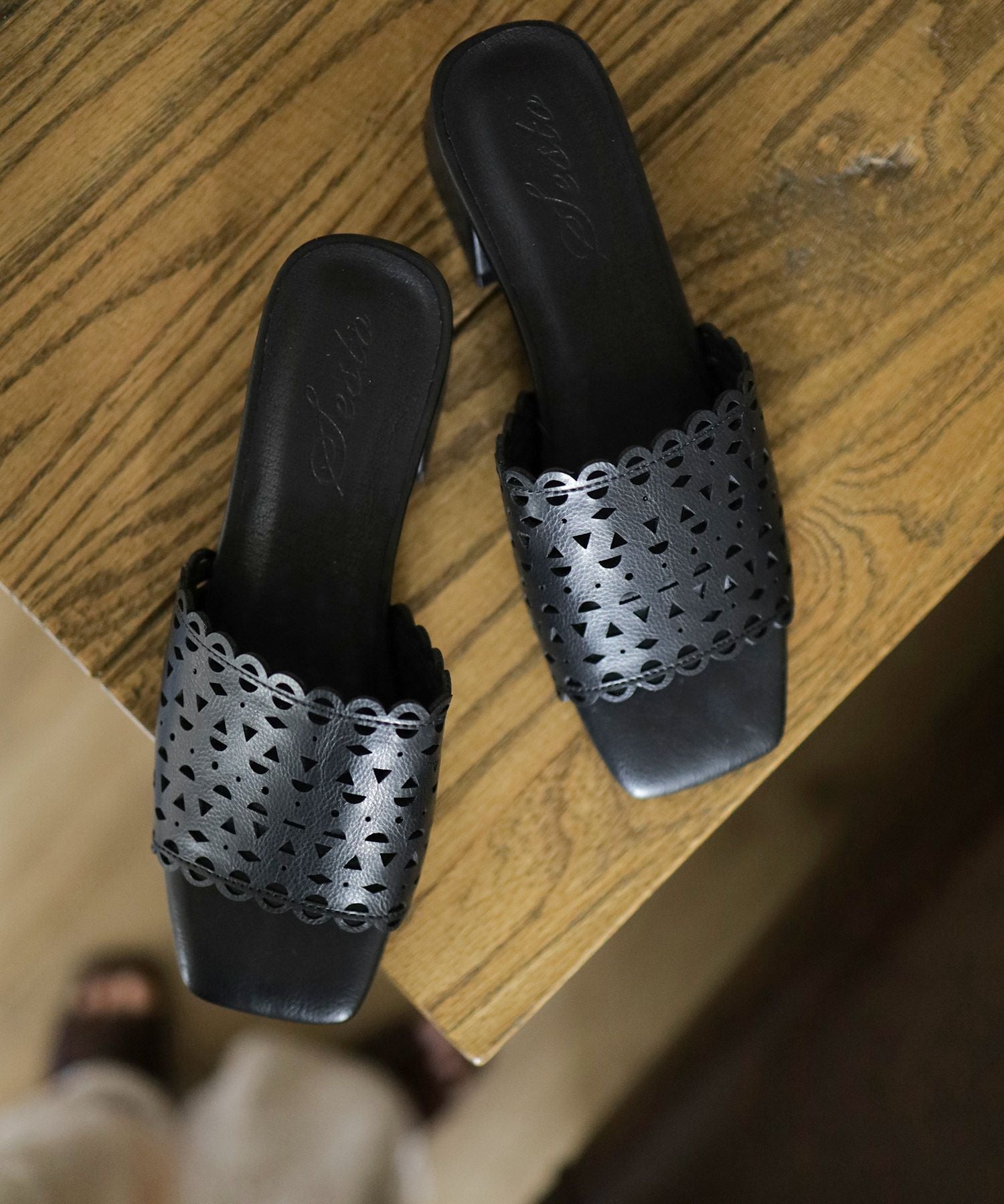 カットワークローヒールミュールサンダル▲返品不可