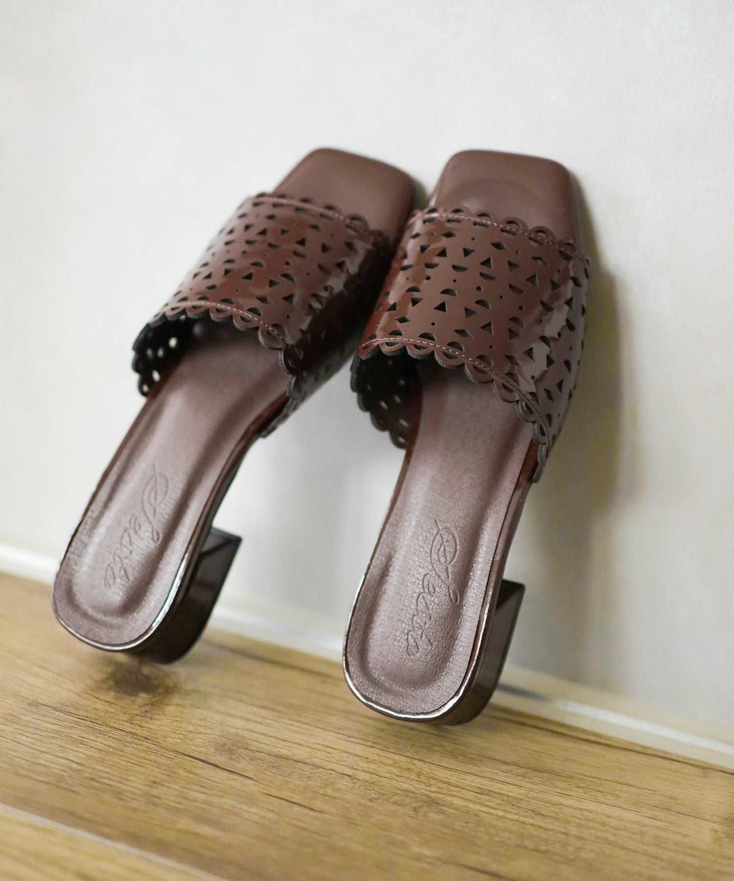 カットワークローヒールミュールサンダル▲返品不可