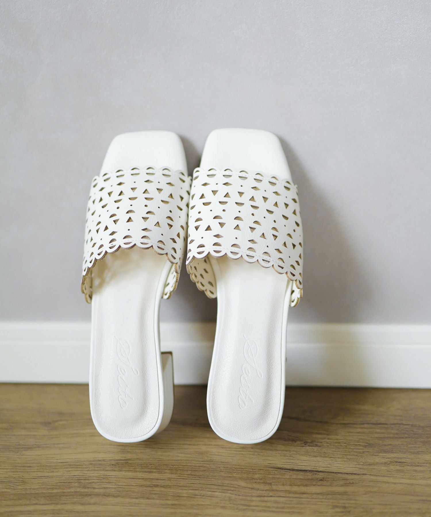 カットワークローヒールミュールサンダル▲返品不可