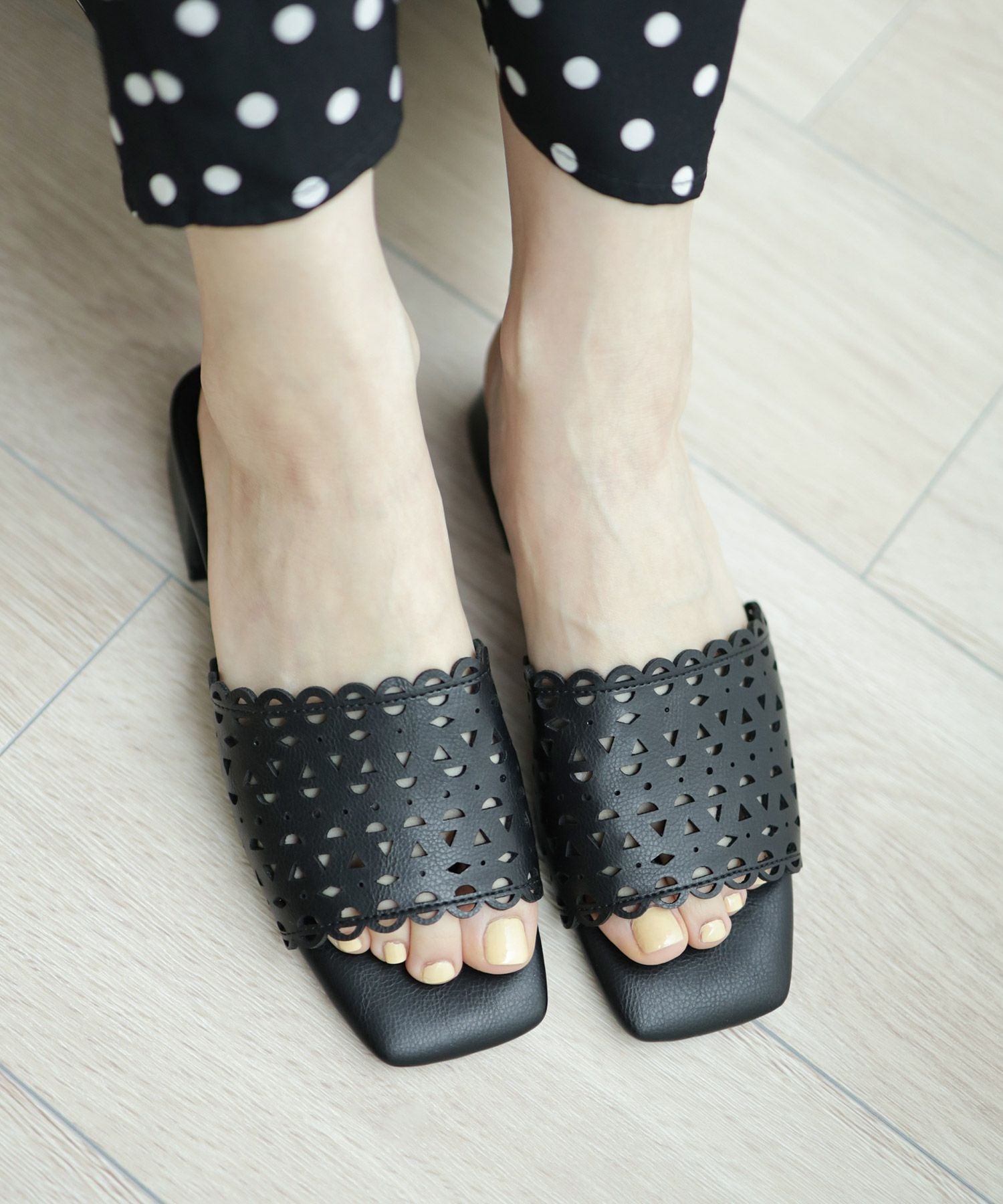 カットワークローヒールミュールサンダル▲返品不可