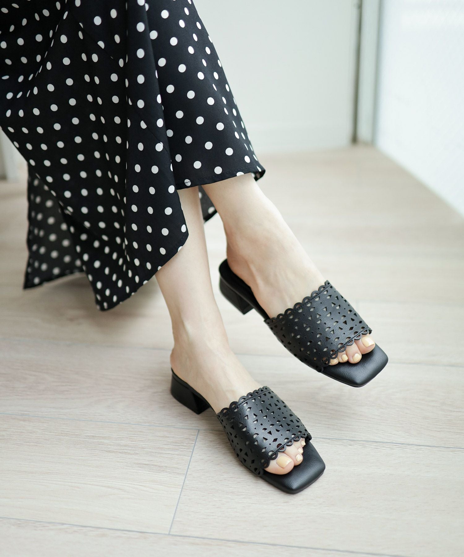 カットワークローヒールミュールサンダル▲返品不可