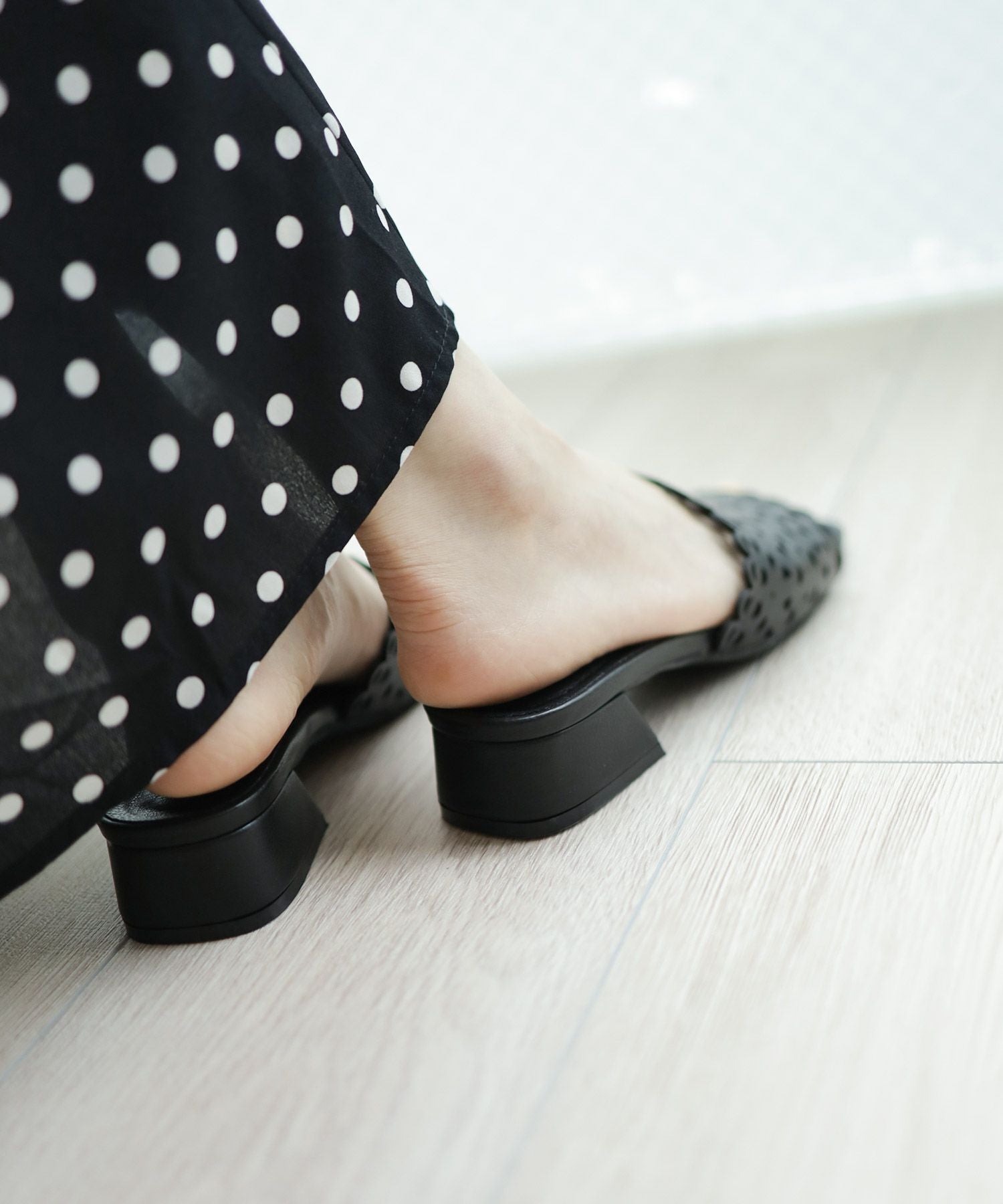 カットワークローヒールミュールサンダル▲返品不可