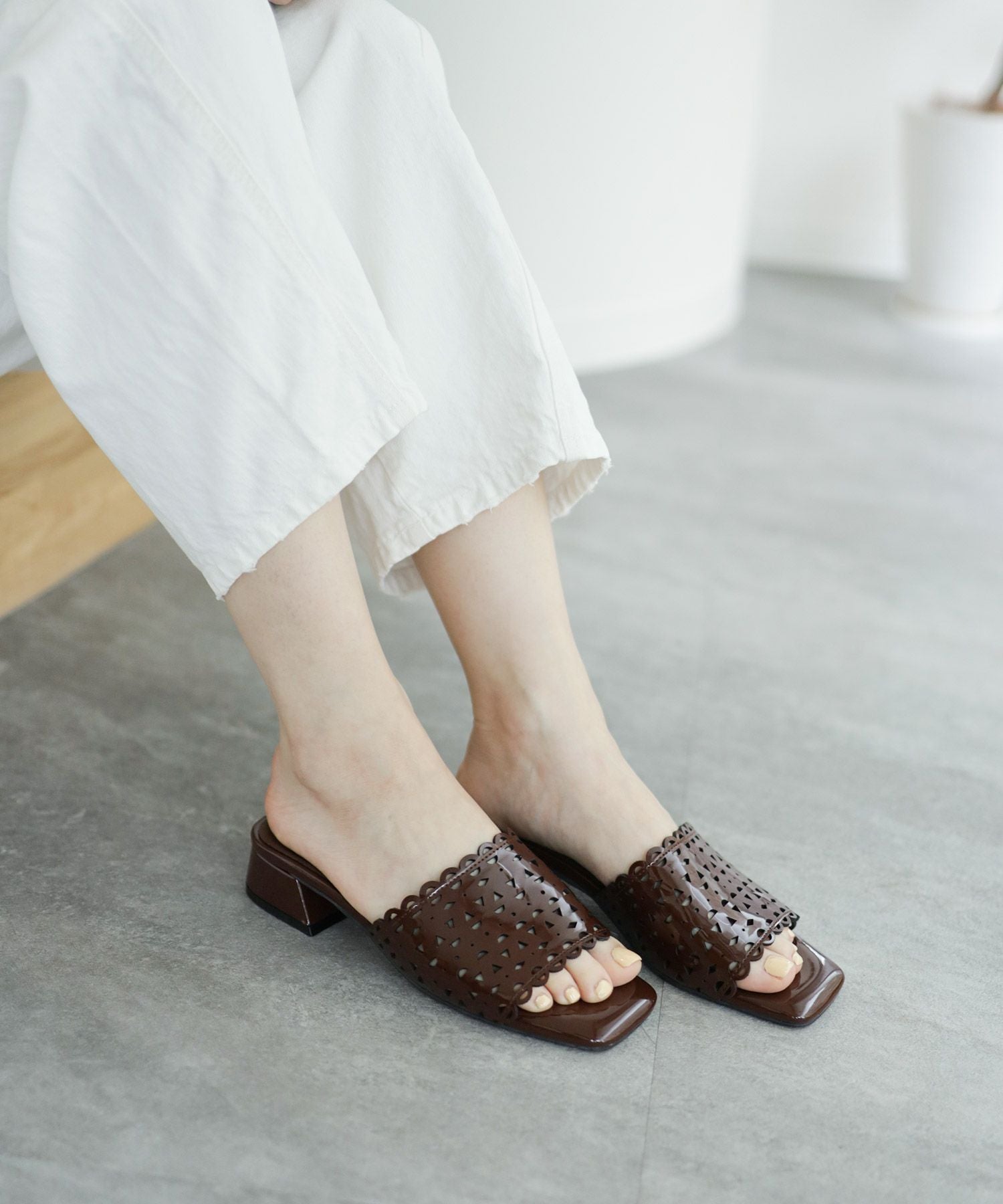 カットワークローヒールミュールサンダル▲返品不可