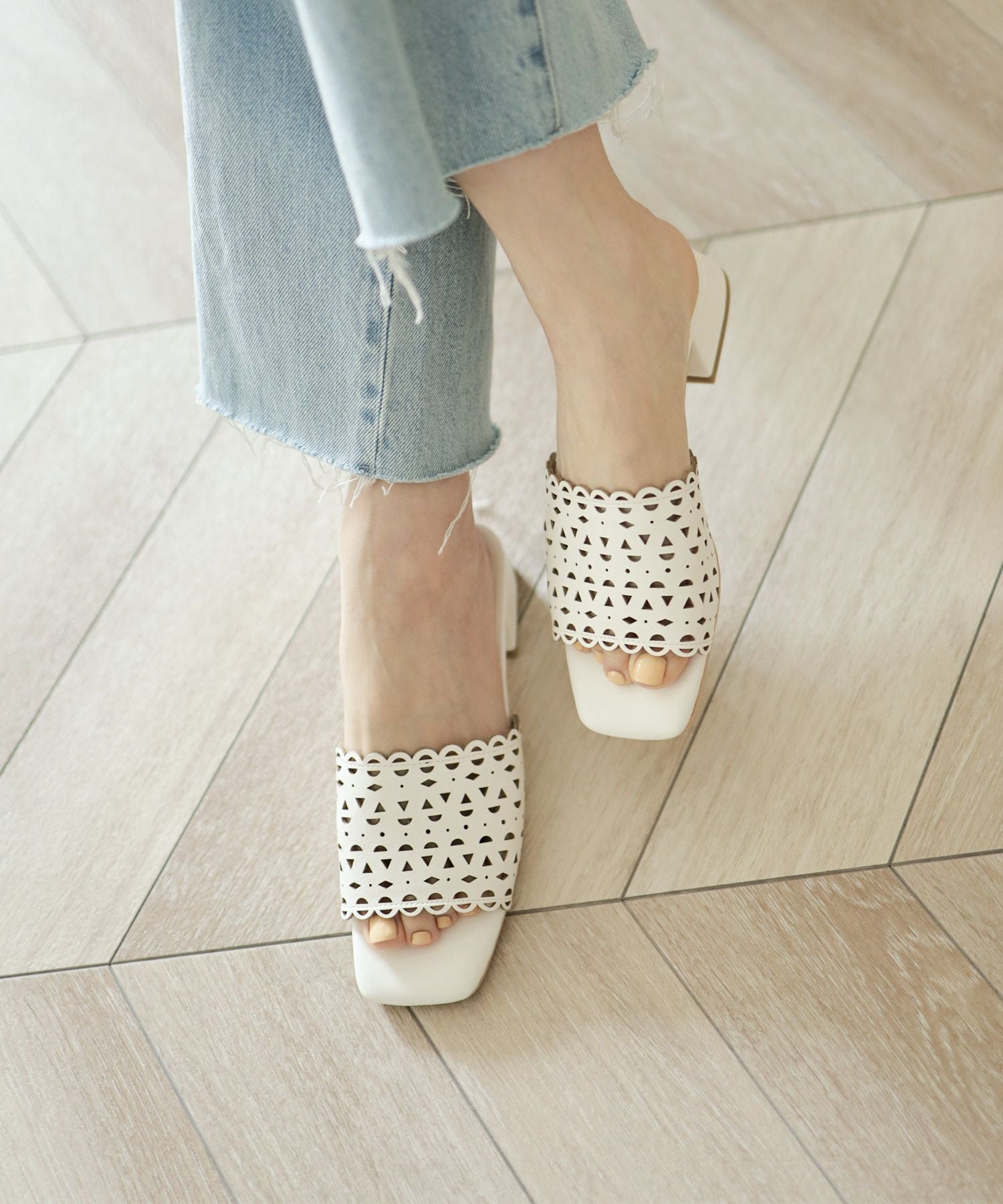 カットワークローヒールミュールサンダル▲返品不可