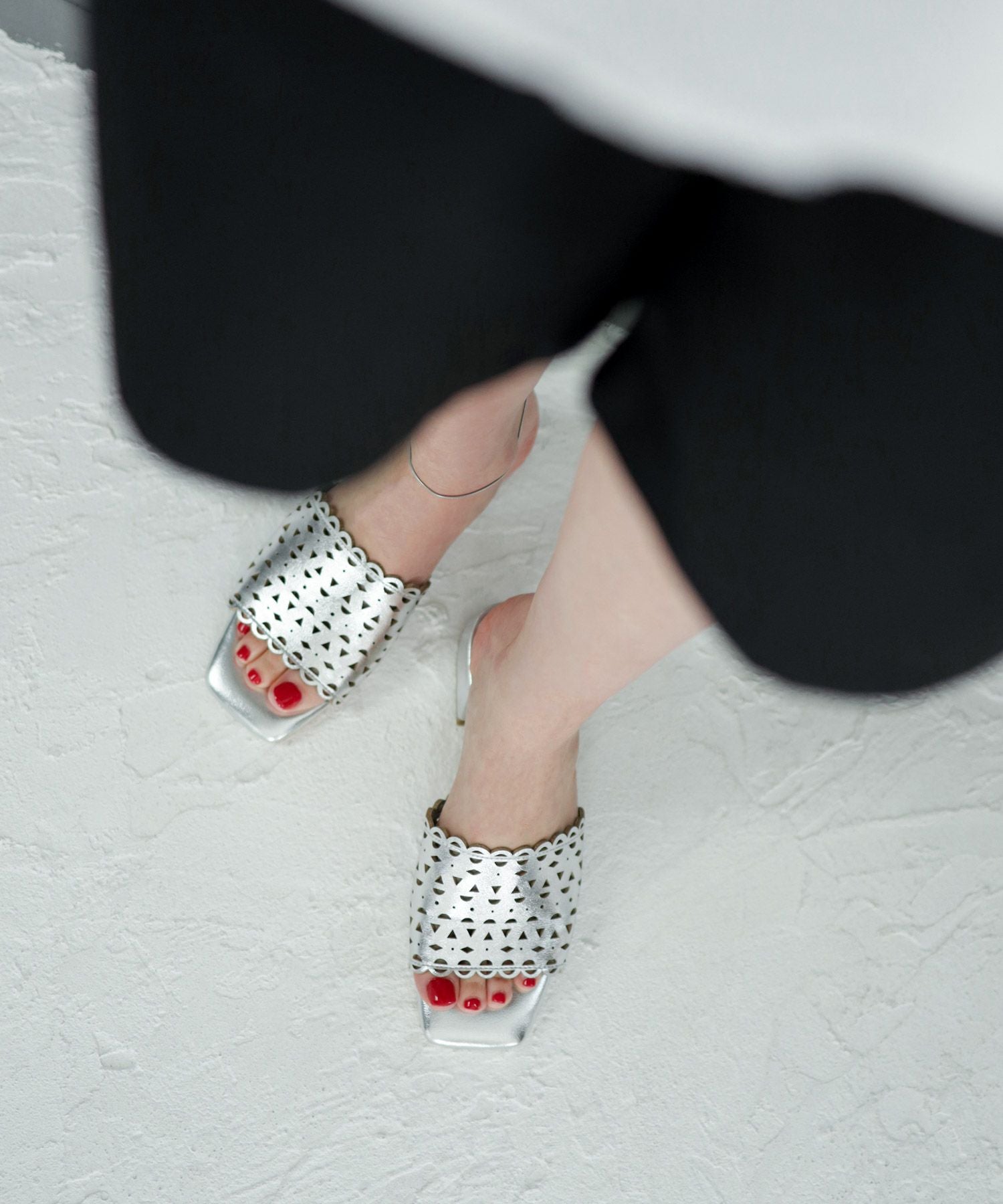 カットワークローヒールミュールサンダル▲返品不可