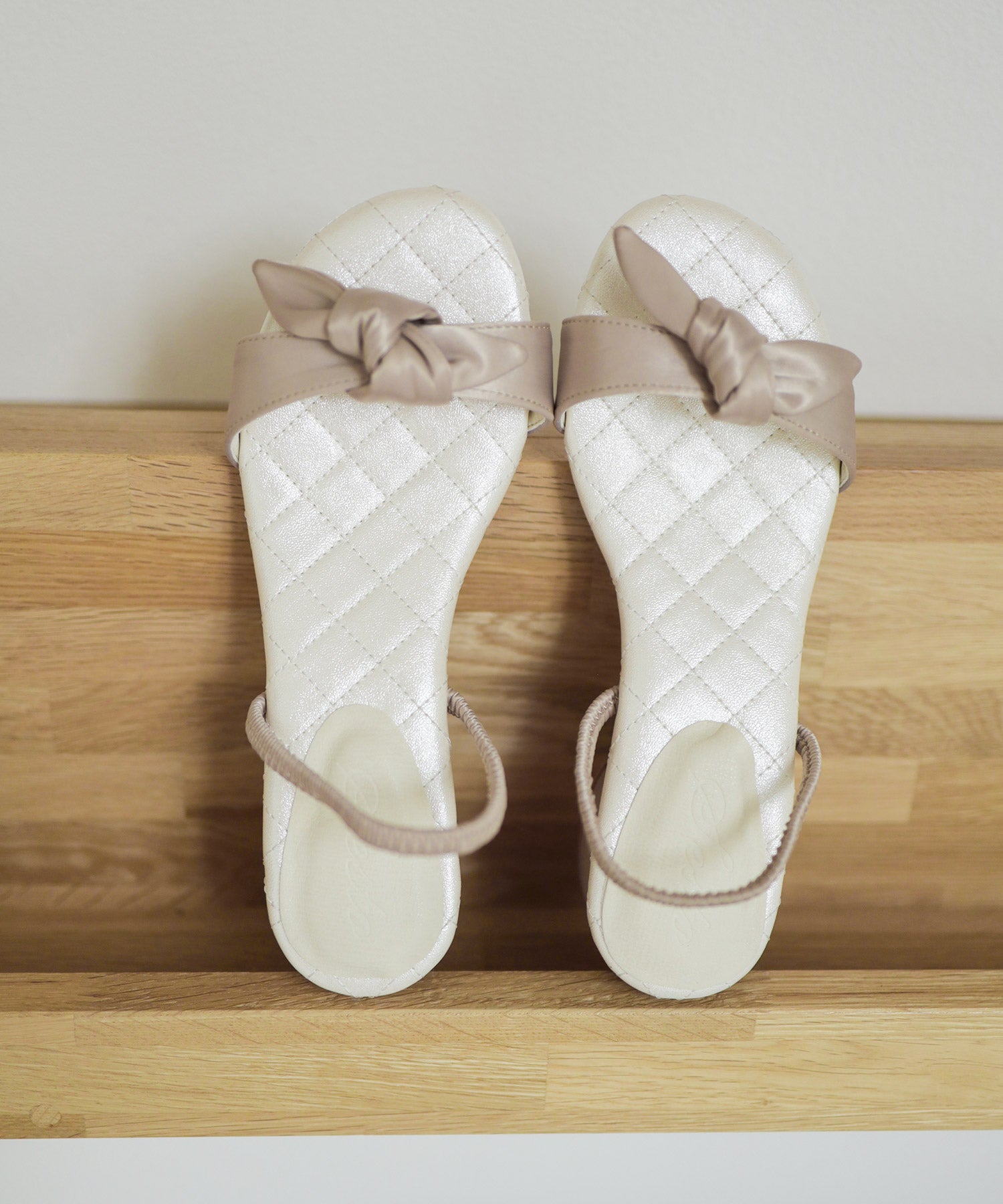 サテンリボンローヒールサンダル▲返品不可