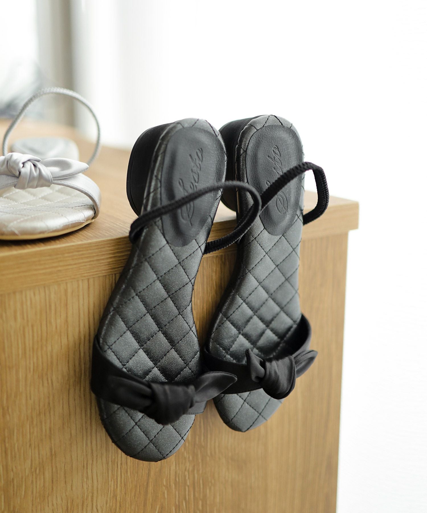 サテンリボンローヒールサンダル▲返品不可