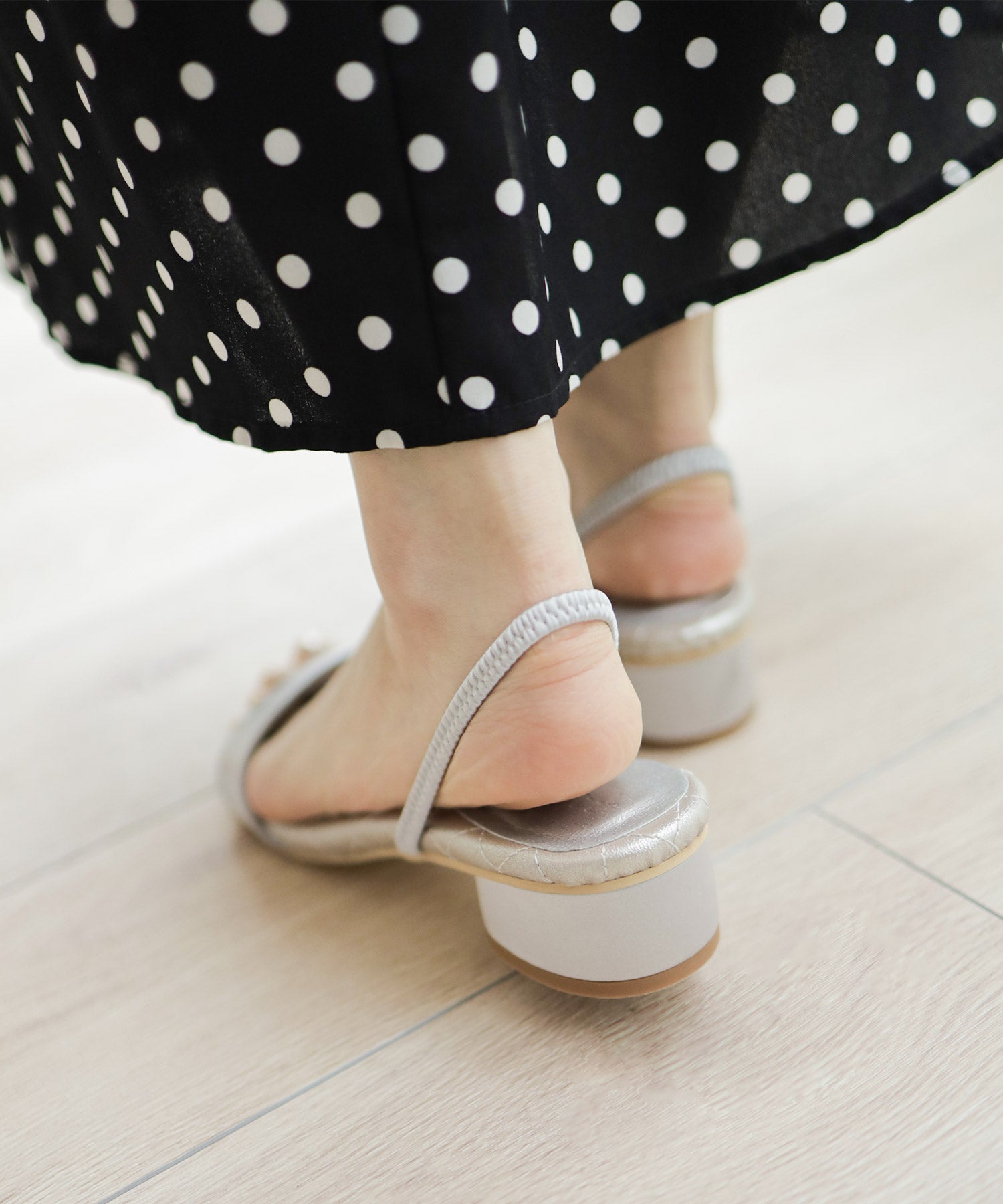 サテンリボンローヒールサンダル▲返品不可