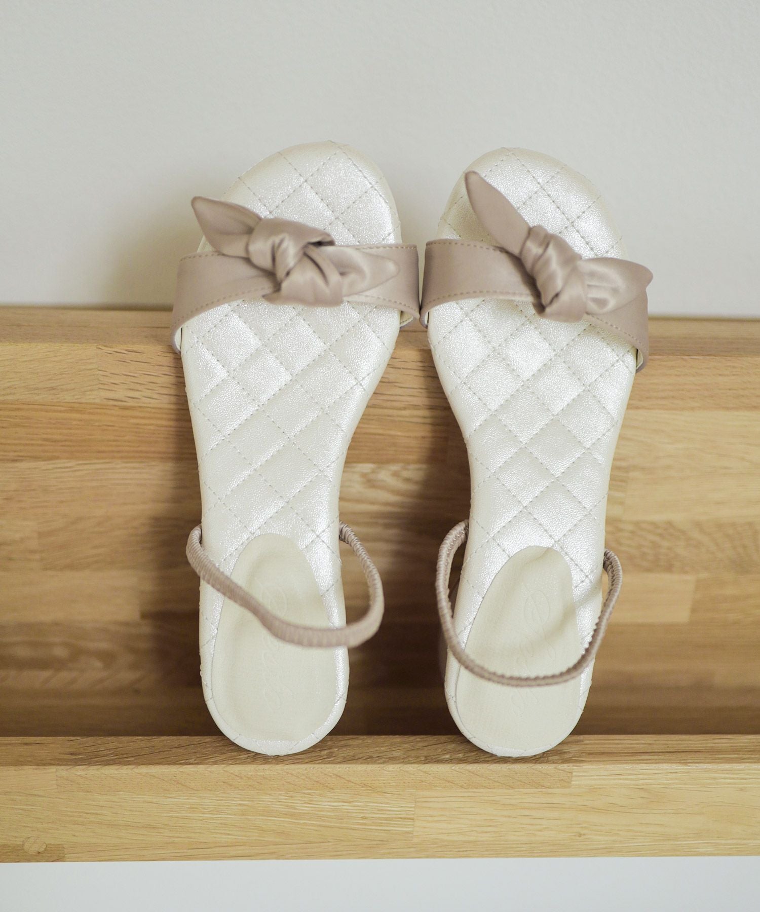 サテンリボンローヒールサンダル▲返品不可