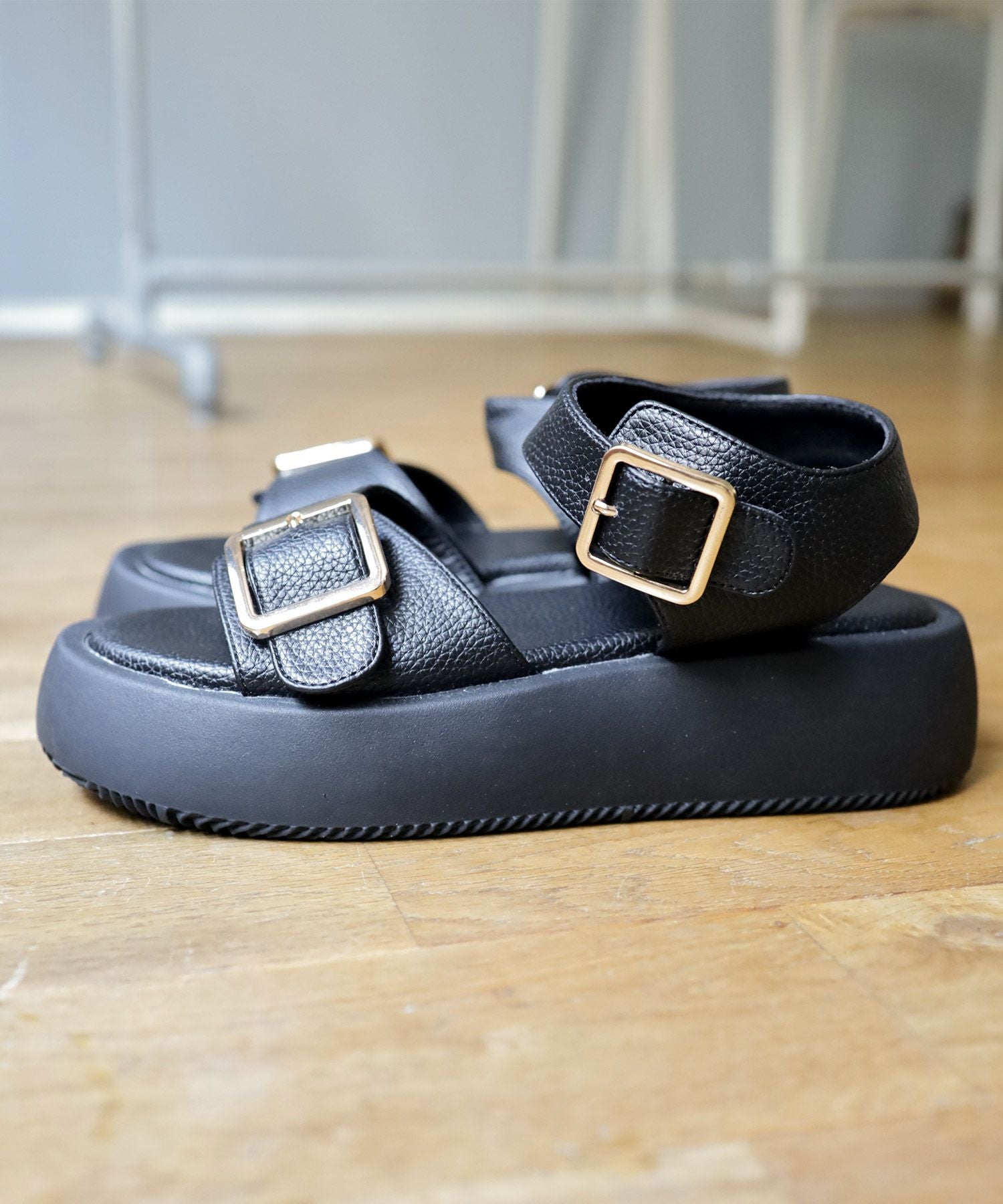 ダブルベルト厚底サンダル
