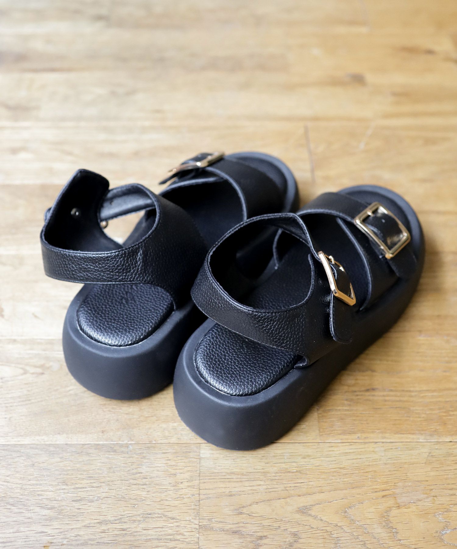 ダブルベルト厚底サンダル