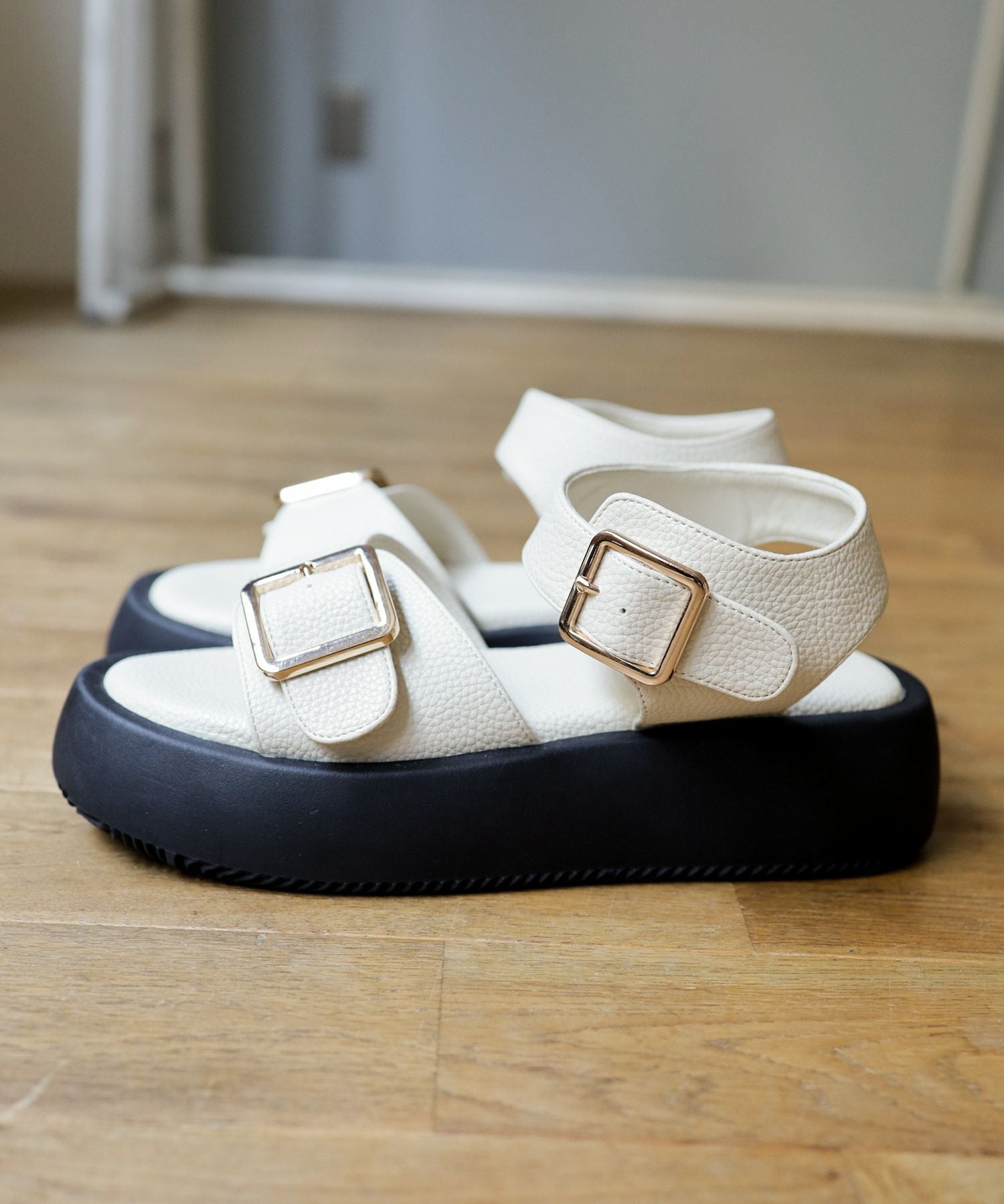 ダブルベルト厚底サンダル