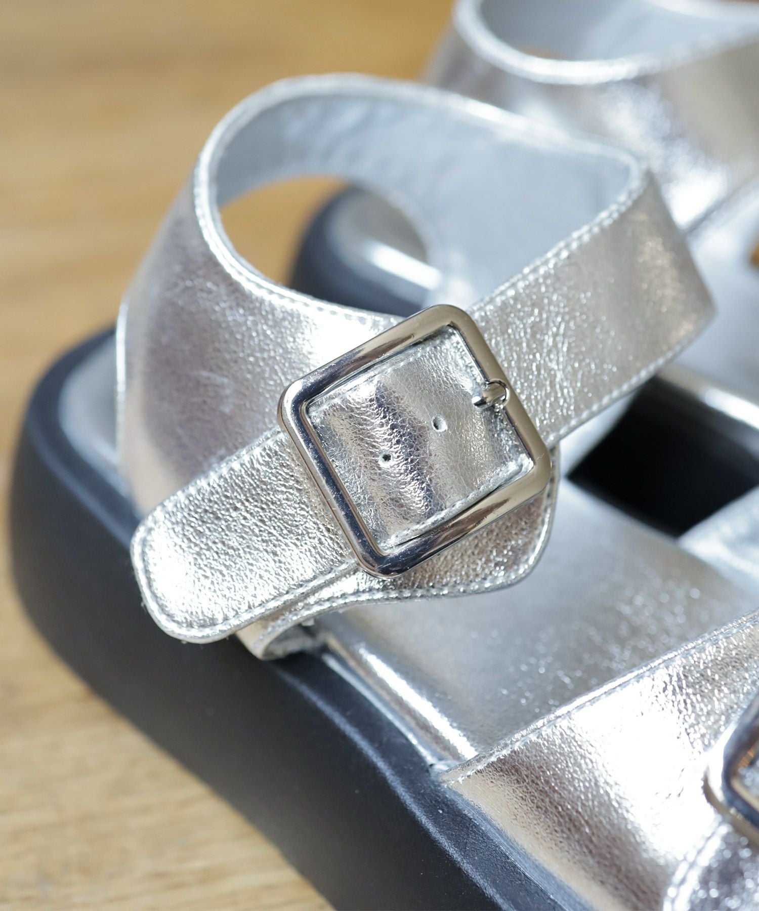 ダブルベルト厚底サンダル