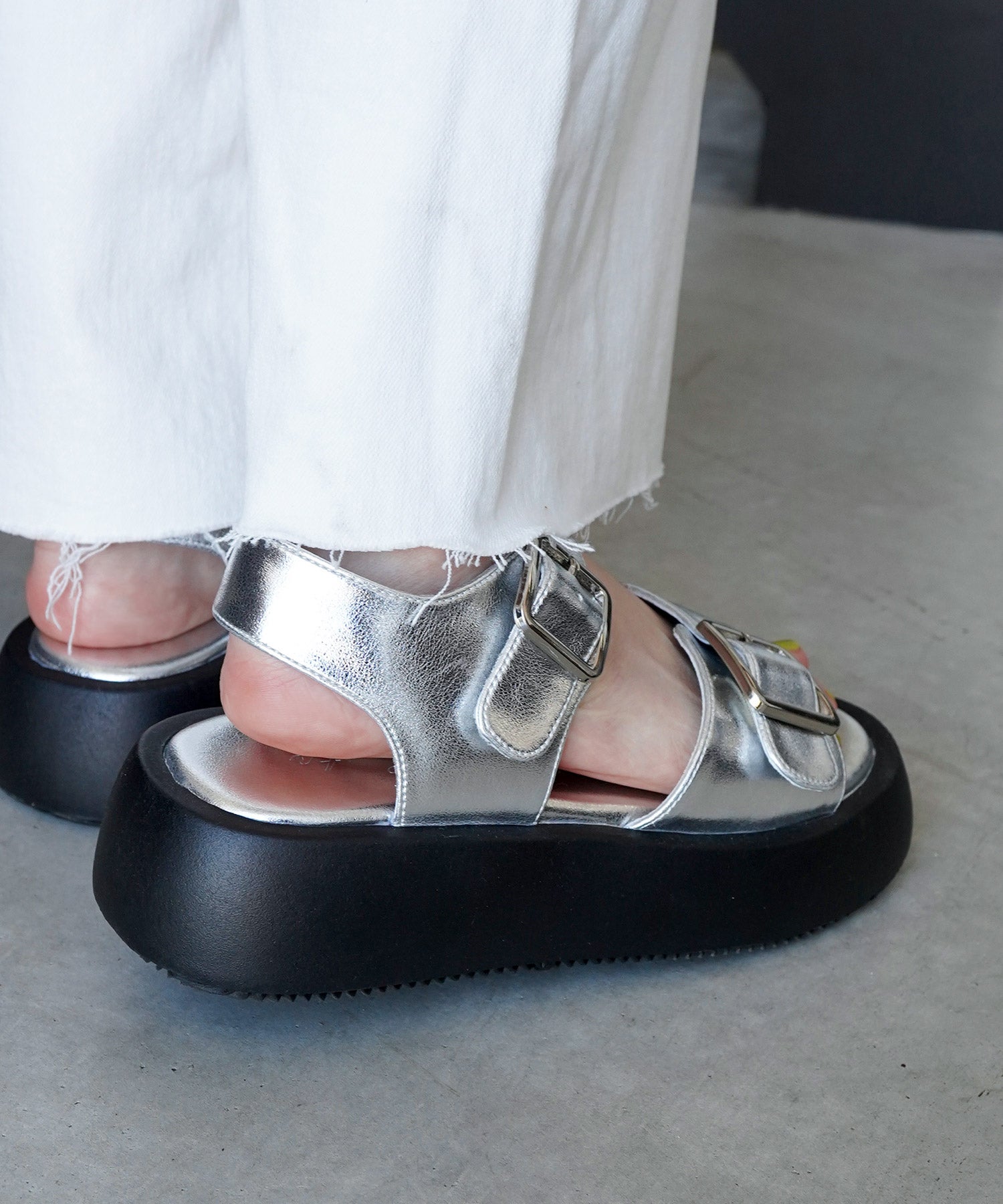 ダブルベルト厚底サンダル