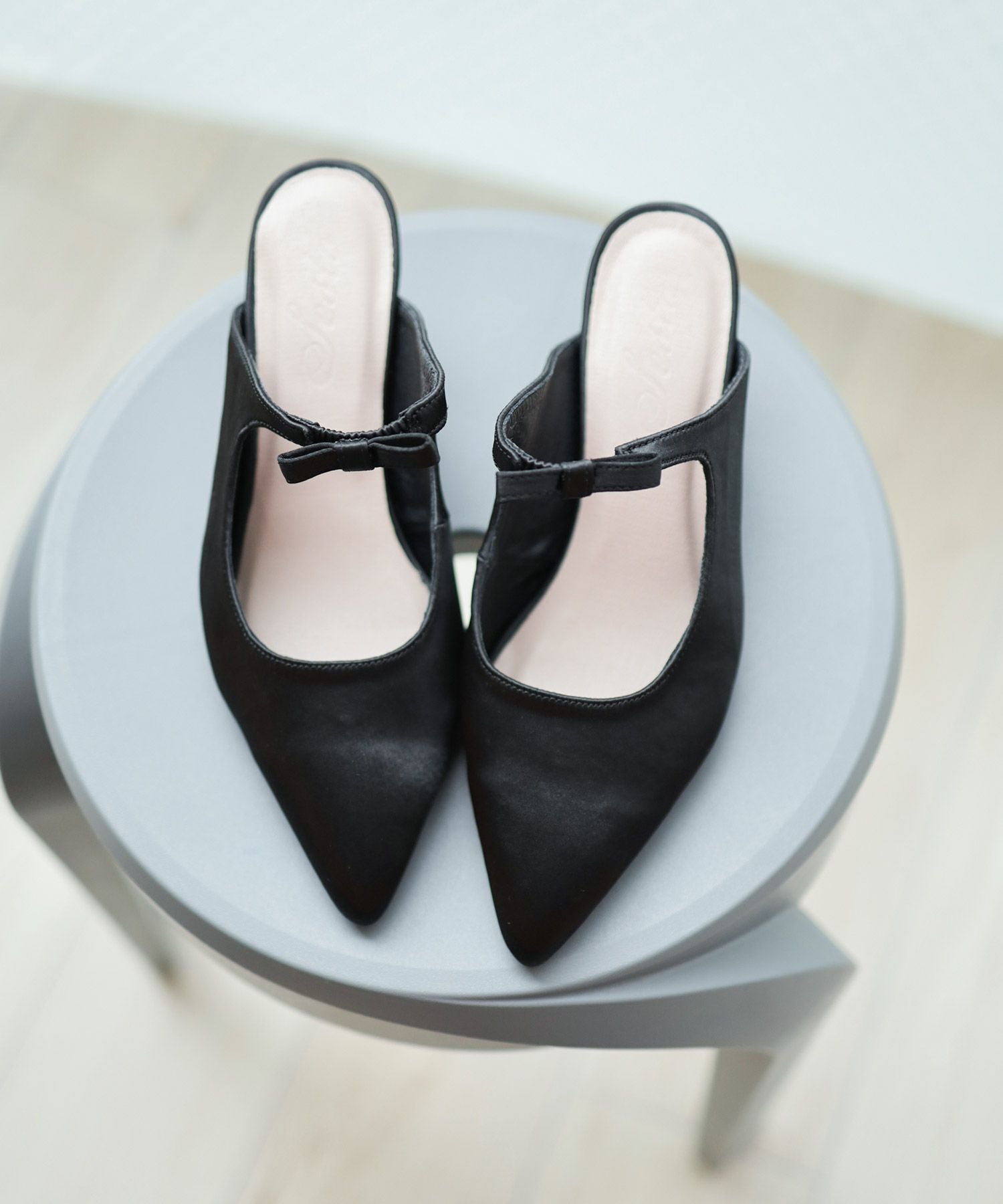 サテンリボンポインテッドトゥミュールサンダル | SESTO(セスト