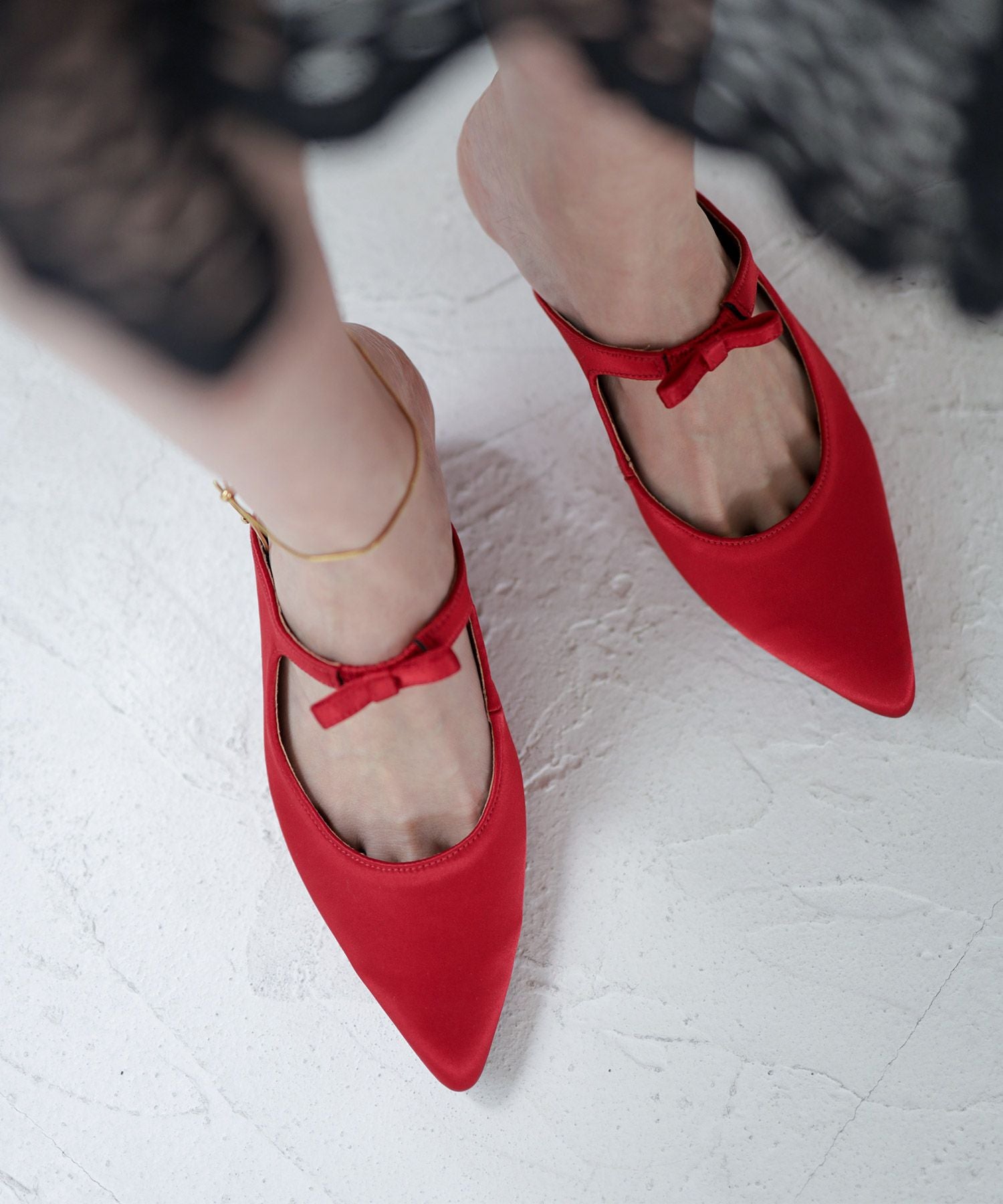 サテンリボンポインテッドトゥミュールサンダル