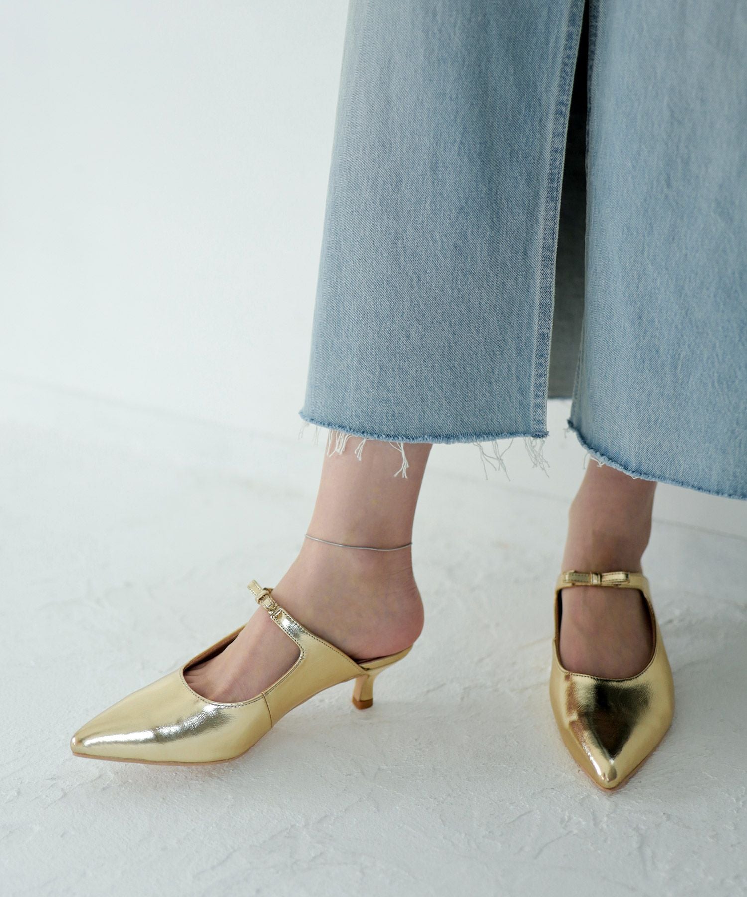 サテンリボンポインテッドトゥミュールサンダル