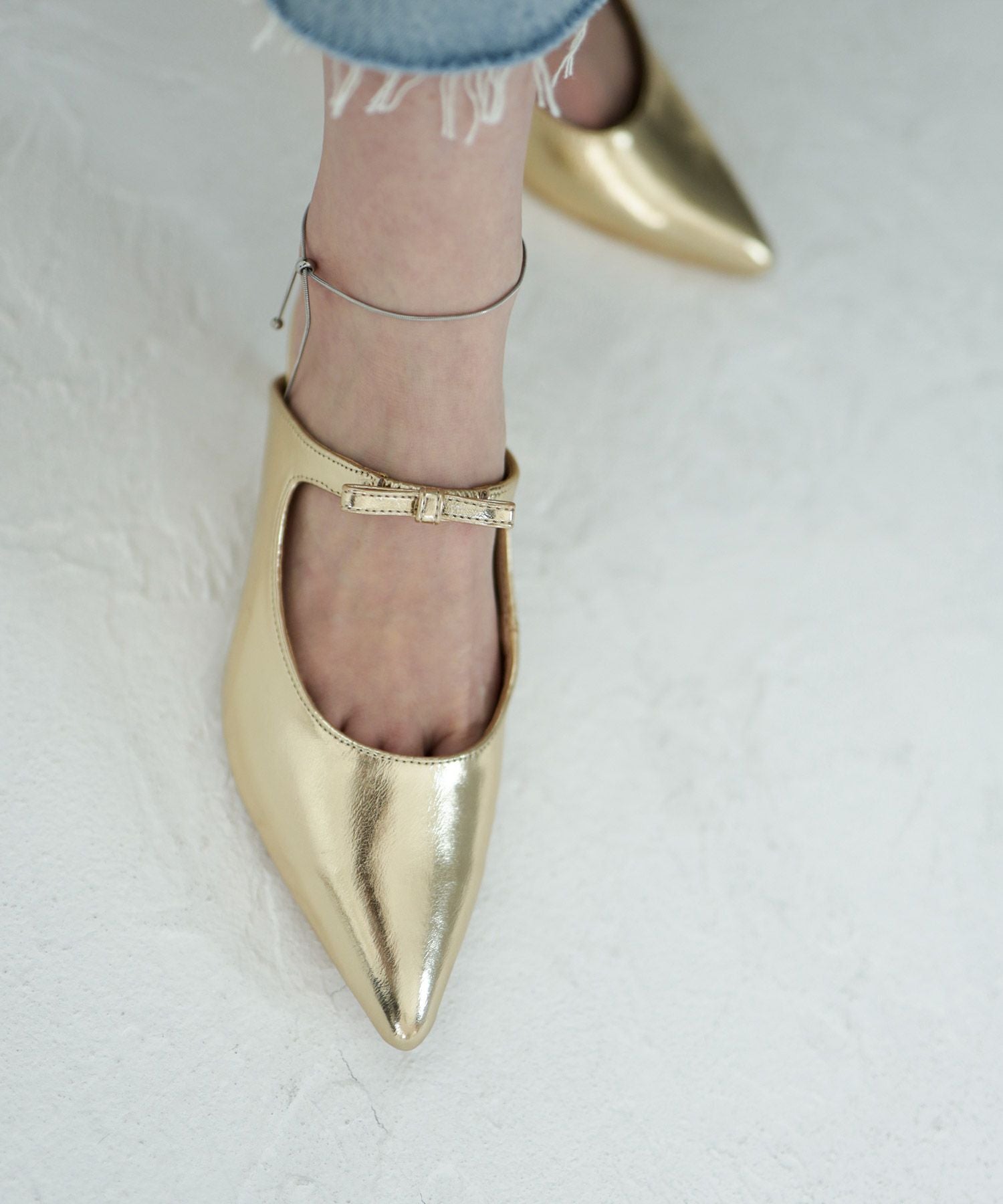 サテンリボンポインテッドトゥミュールサンダル