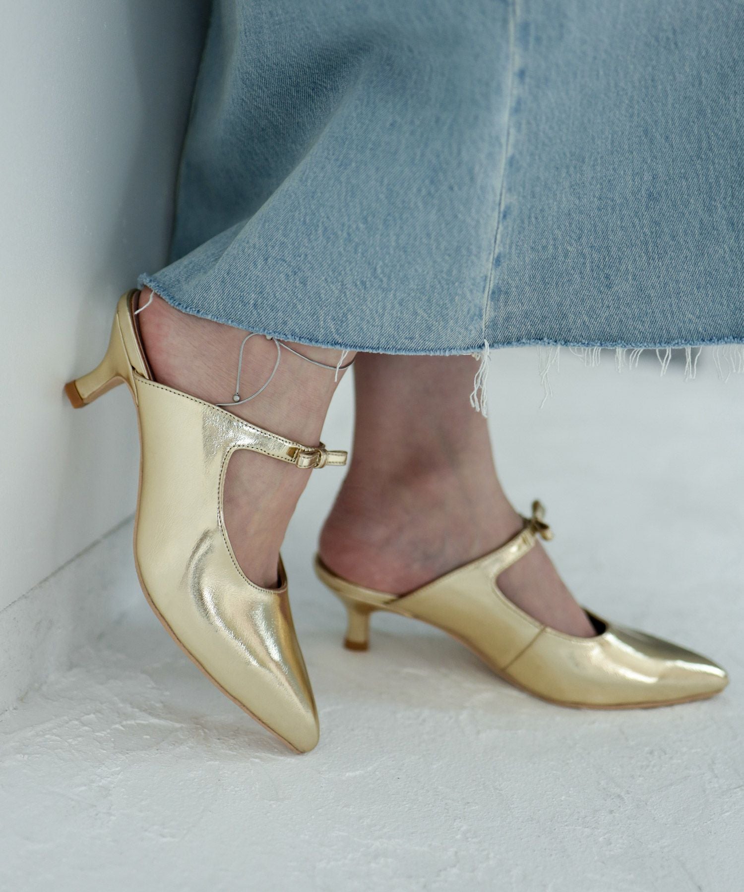 サテンリボンポインテッドトゥミュールサンダル