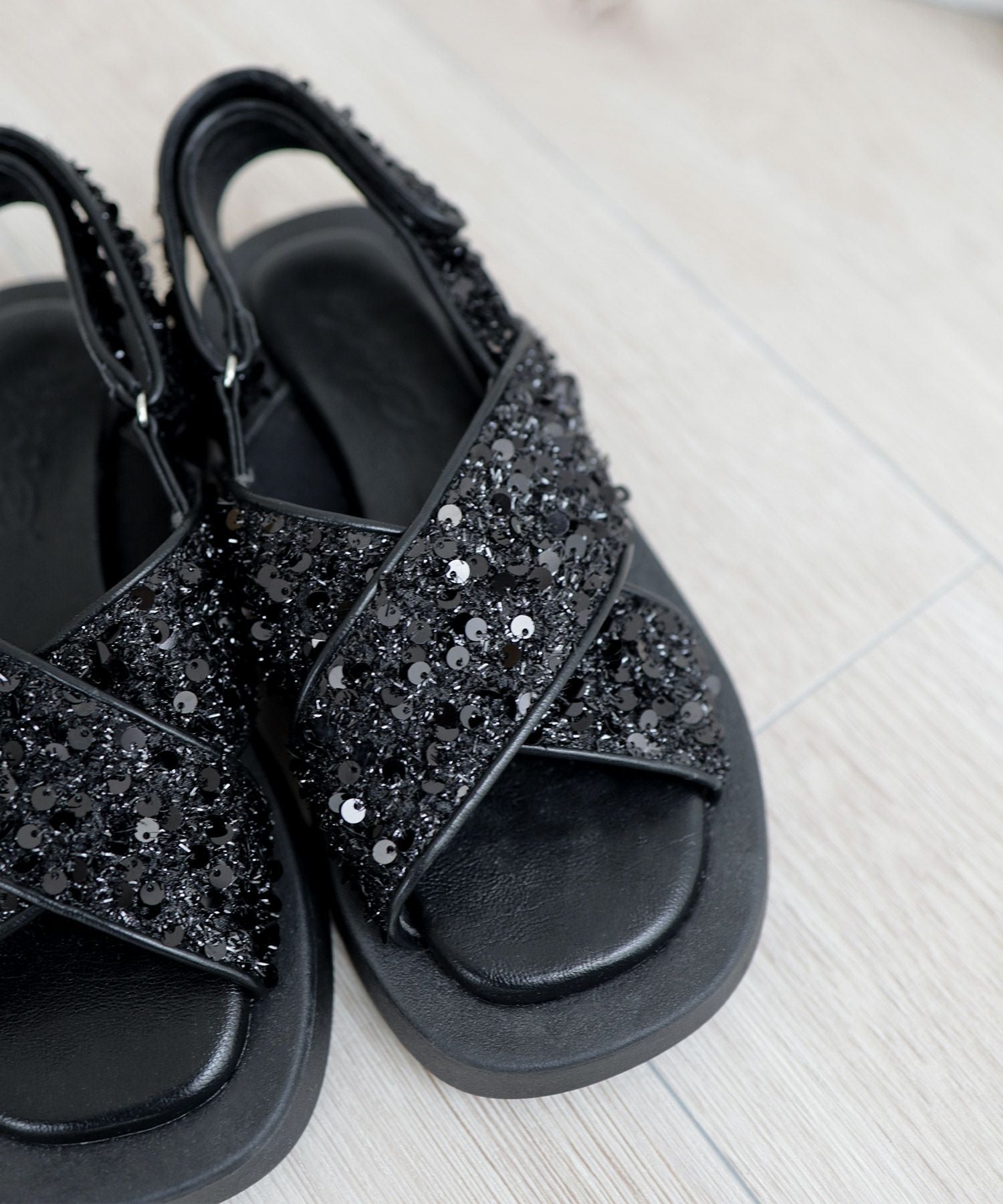 スパンコールクロスベルト軽量厚底サンダル▲返品不可