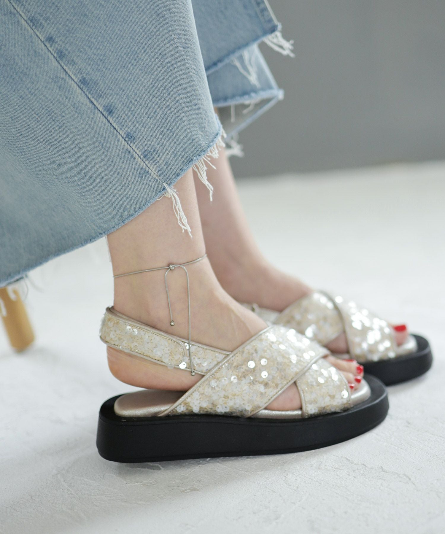 スパンコールクロスベルト軽量厚底サンダル▲返品不可