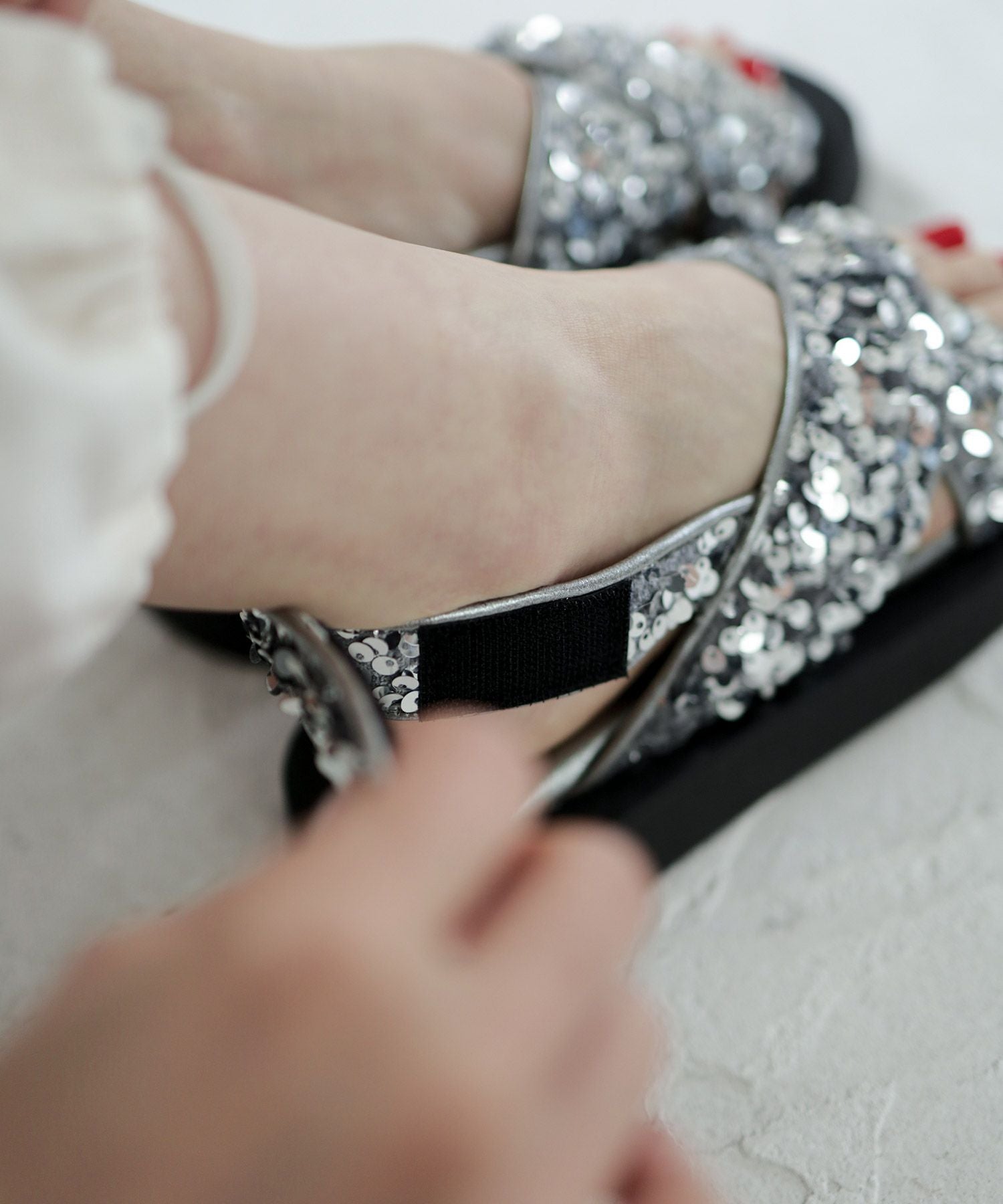 スパンコールクロスベルト軽量厚底サンダル▲返品不可