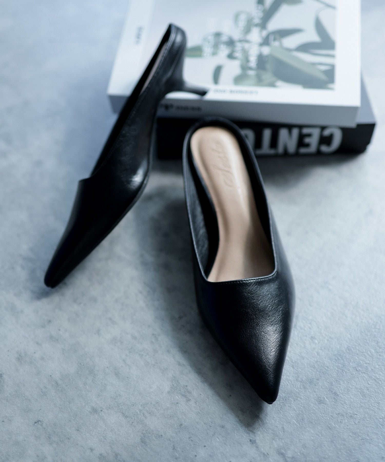 カーブヒールポインテッドトゥミュールサンダル▲返品不可