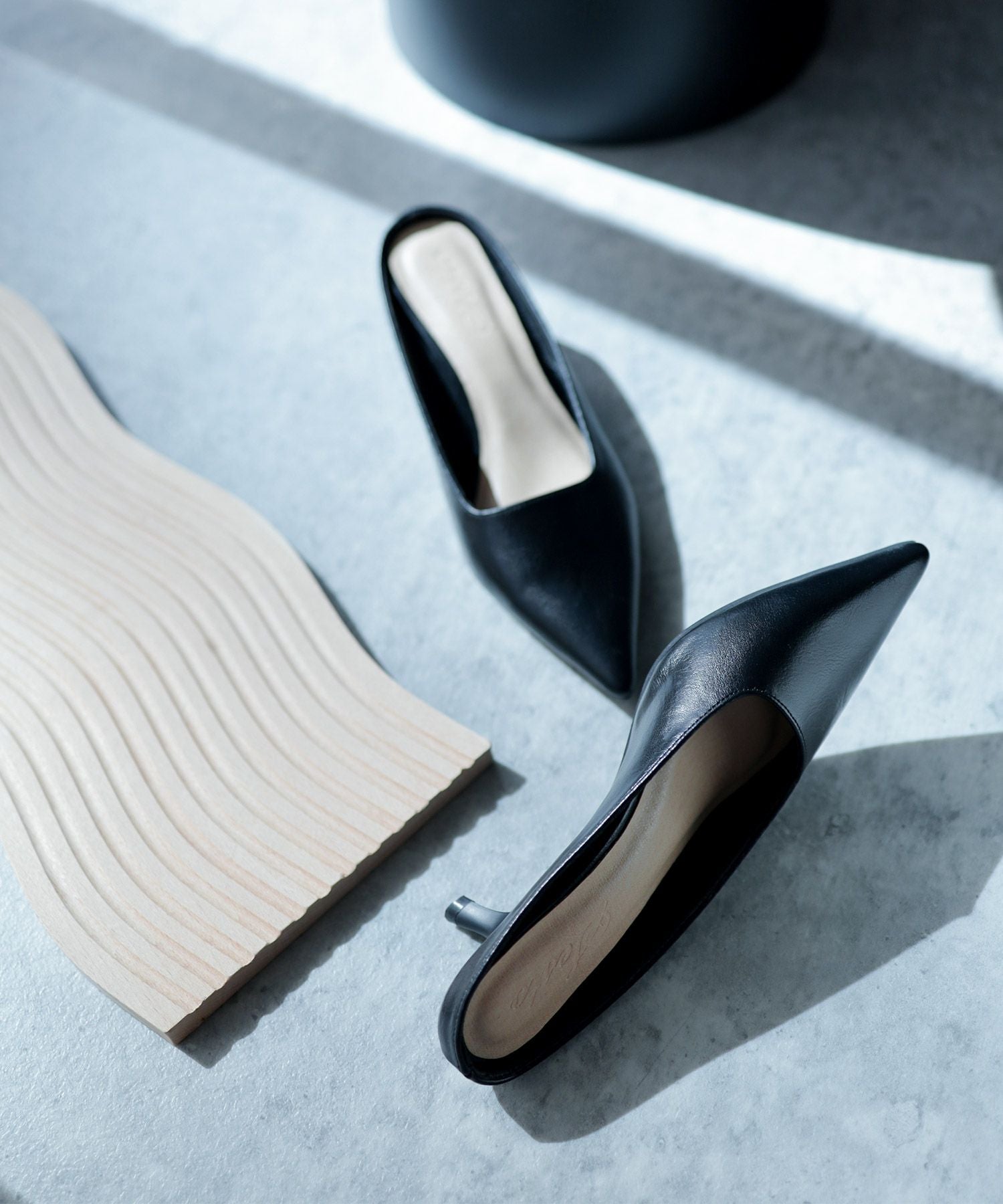 カーブヒールポインテッドトゥミュールサンダル▲返品不可